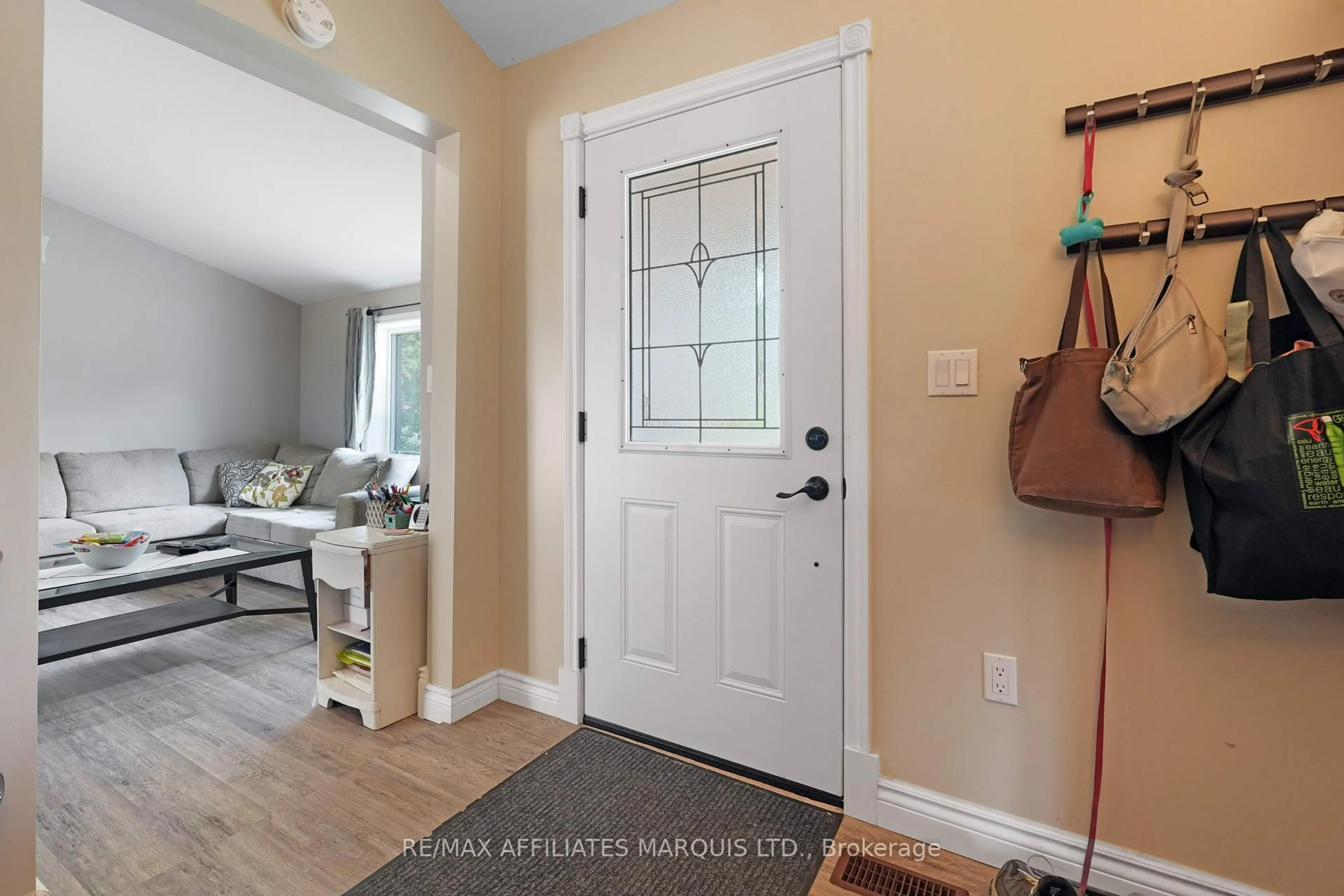 Indoor entryway for 21895 SEGUIN MILL St, North Glengarry Ontario K0B 1H0