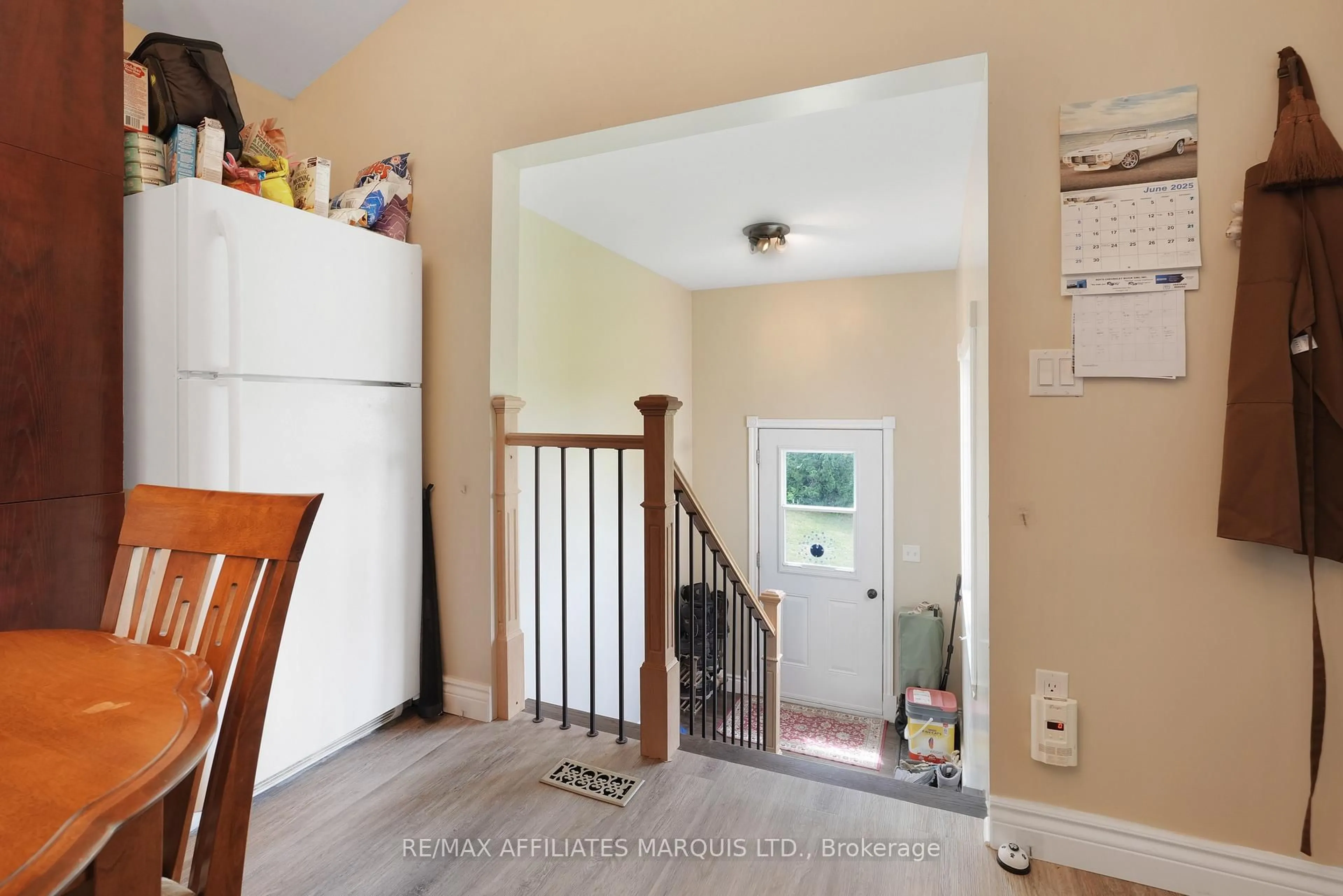 Indoor entryway for 21895 SEGUIN MILL St, North Glengarry Ontario K0B 1H0