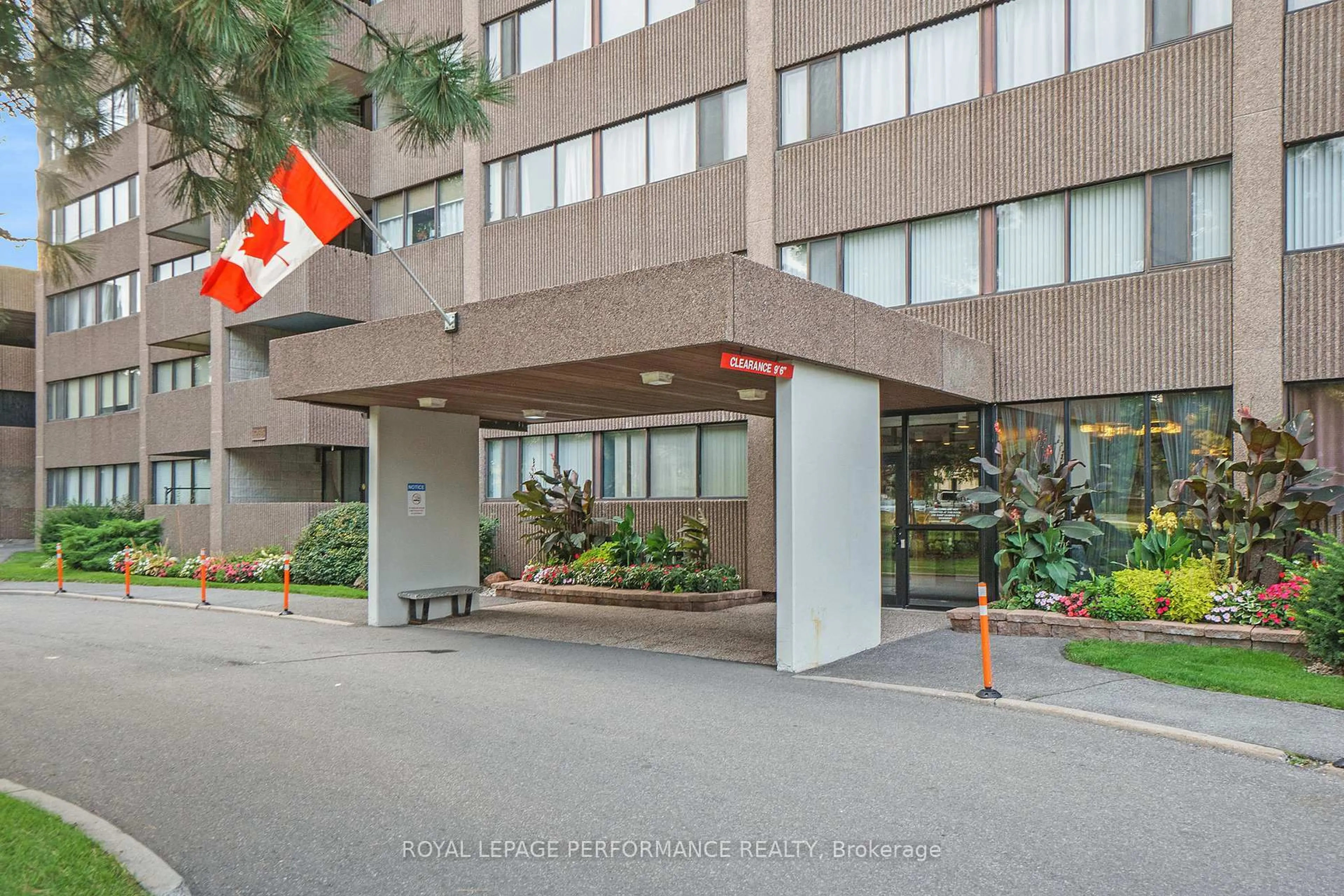 Indoor foyer for 1285 Cahill Dr #1901, Ottawa Ontario K1V 9A7
