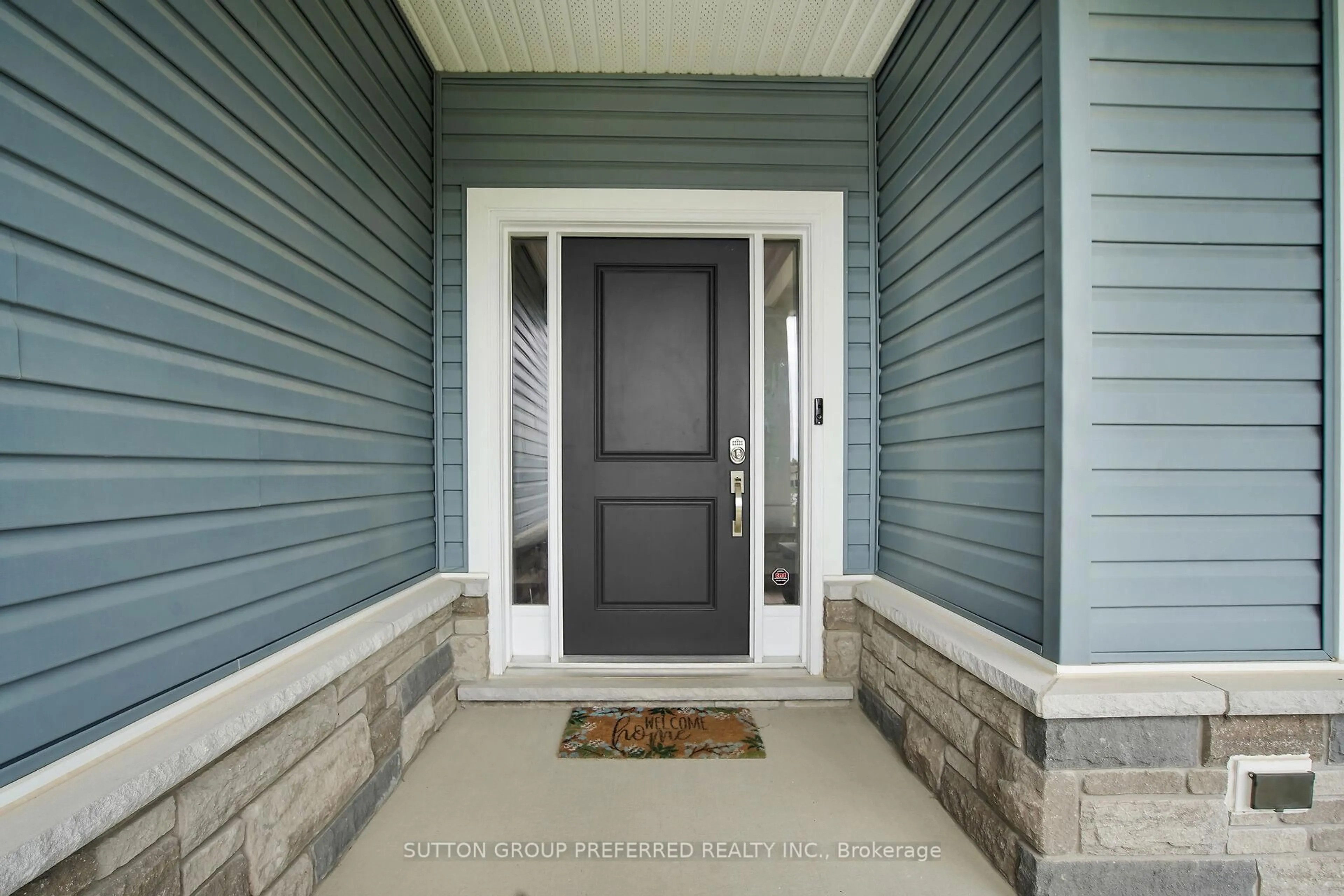 Indoor entryway for 551 Scenic Crt, Warwick Ontario N0M 2S0