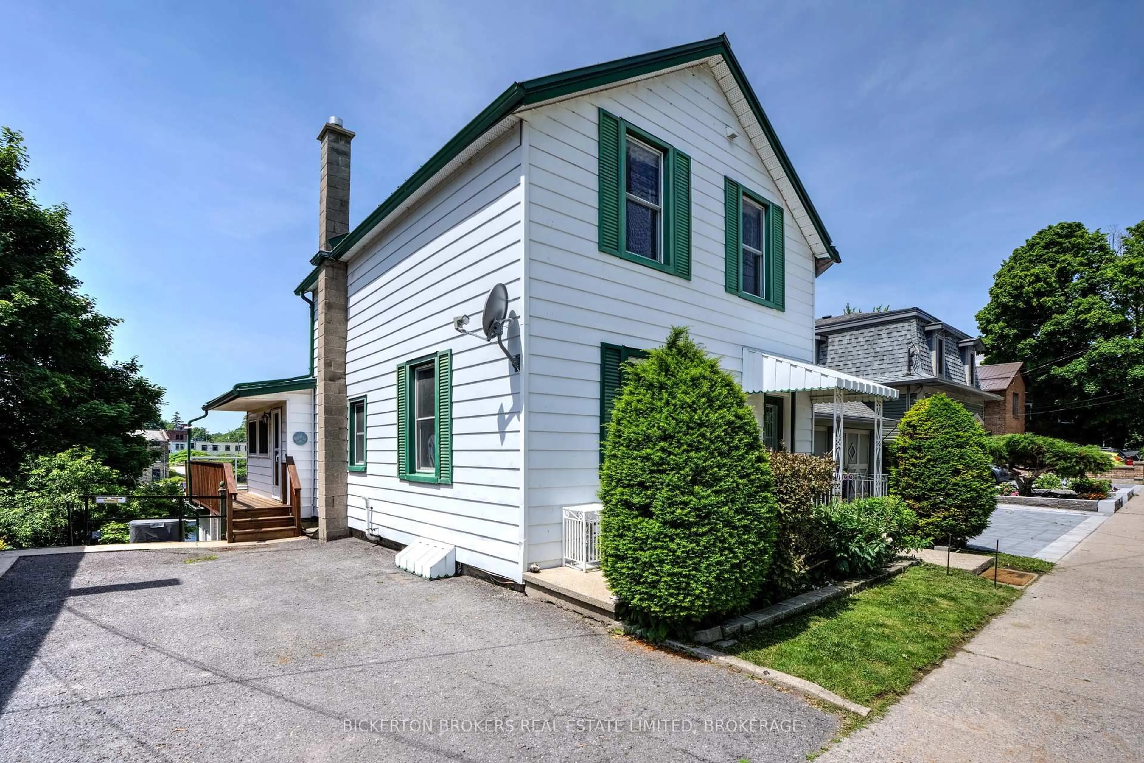 Home with vinyl exterior material, street for 370 Stone St, Gananoque Ontario K7G 2A4