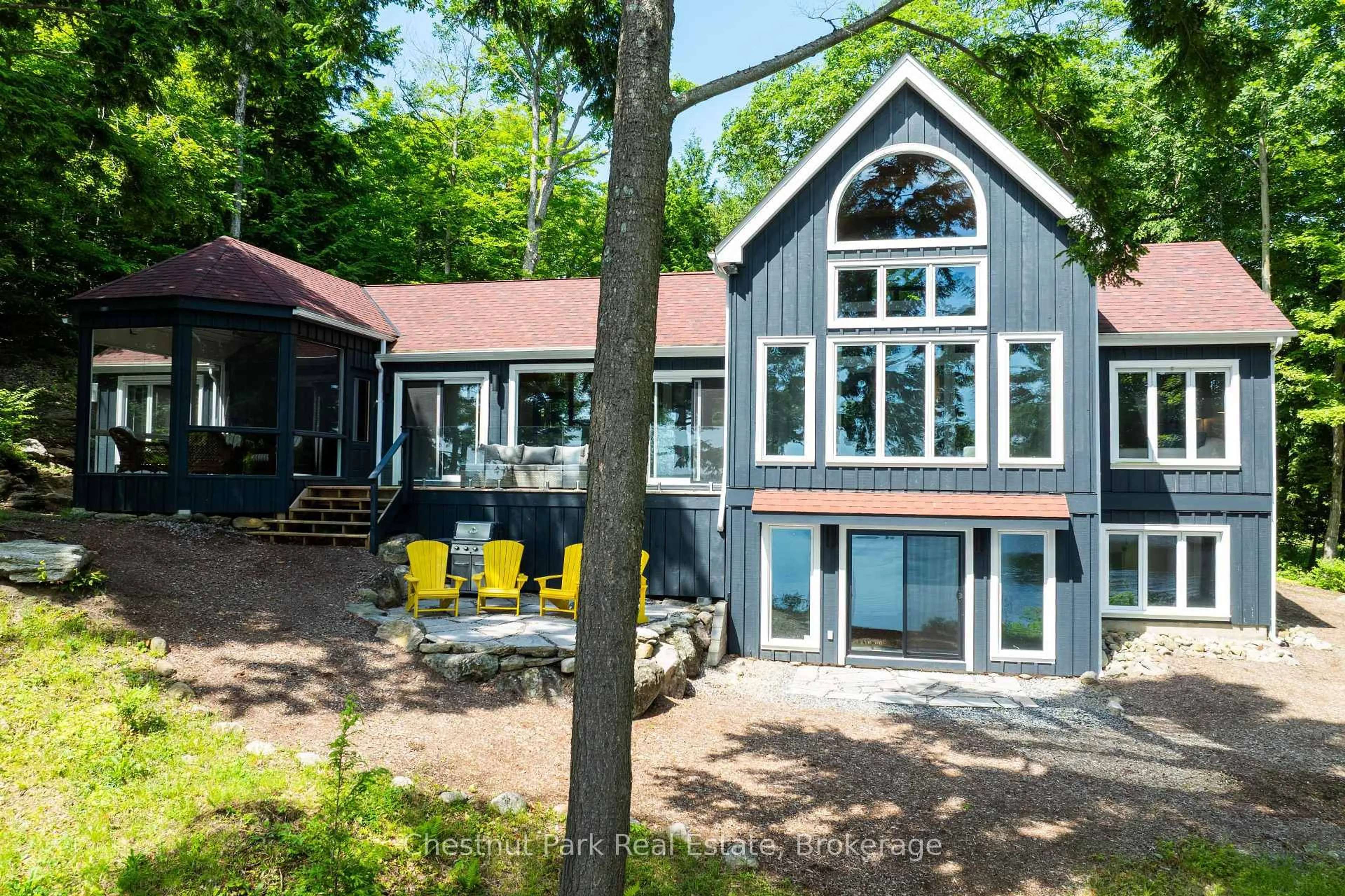 Home with vinyl exterior material, water/lake/river/ocean view for 37 Farm Sandy Bay Dr, Muskoka Lakes Ontario P0C 1J0