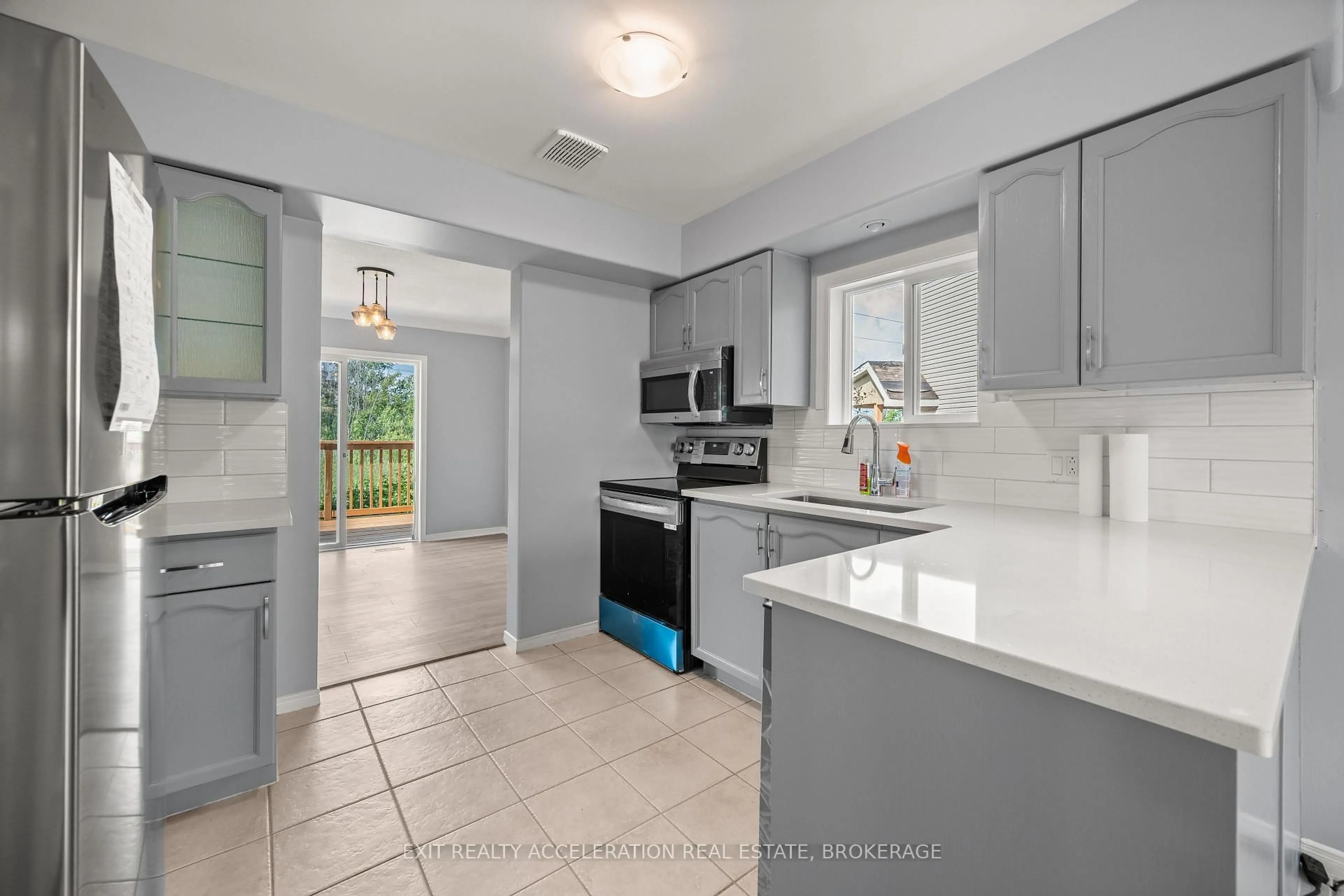 Open concept kitchen, ceramic/tile floor for 1318 Brackenwood Cres, Kingston Ontario K7P 2W2