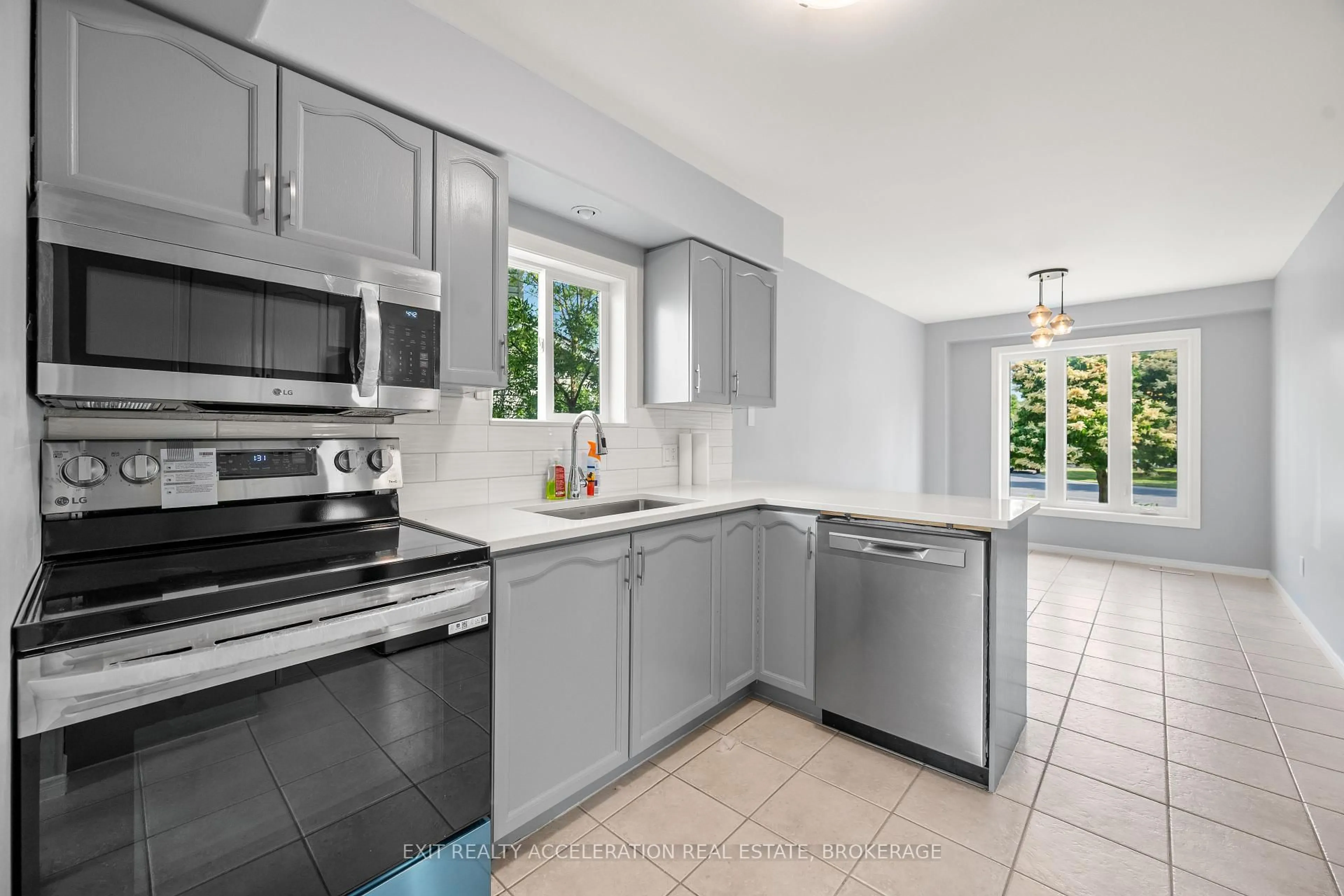 Open concept kitchen, ceramic/tile floor for 1318 Brackenwood Cres, Kingston Ontario K7P 2W2