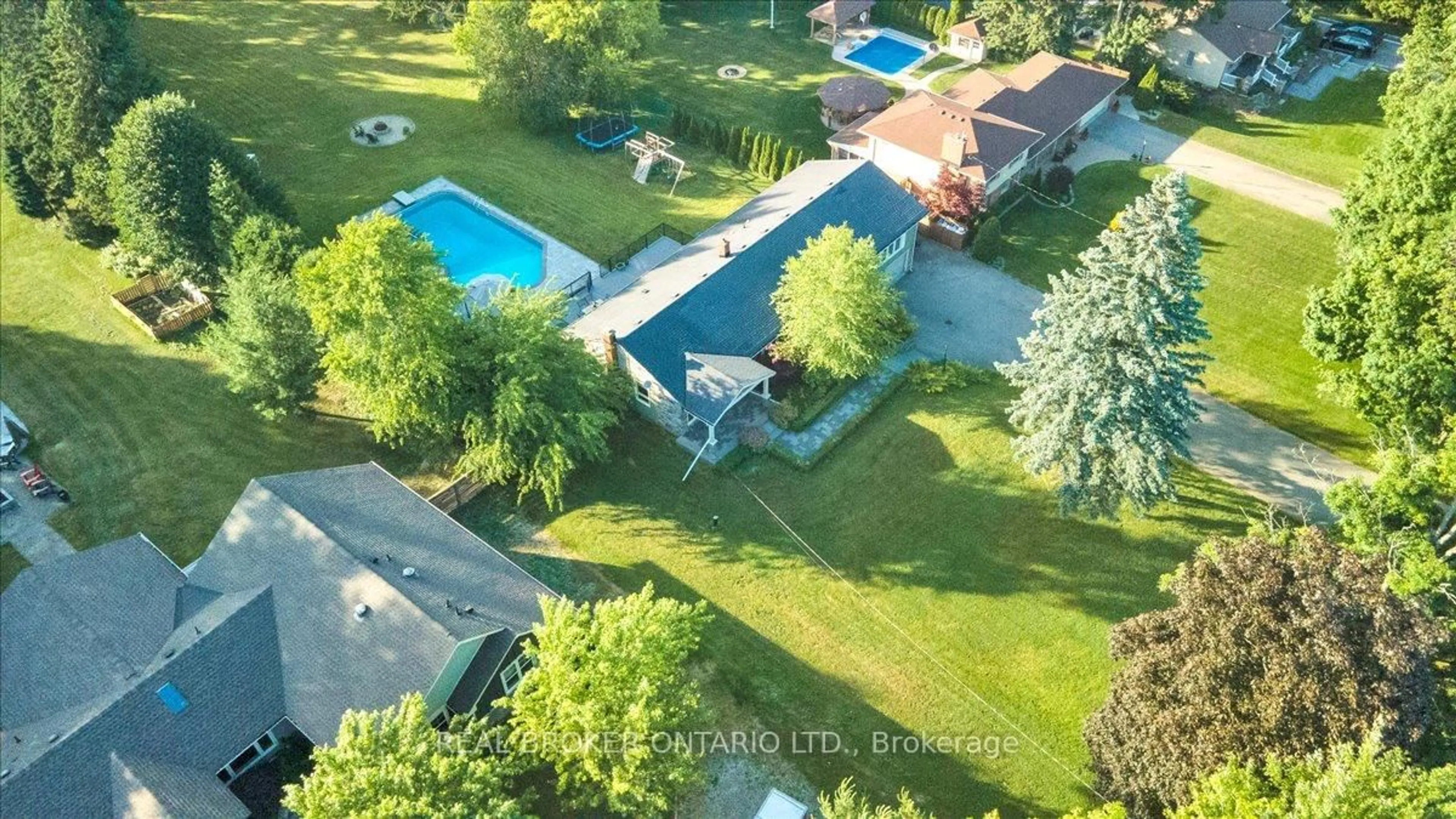 A pic from outside/outdoor area/front of a property/back of a property/a pic from drone, water/lake/river/ocean view for 311 8th Concession Rd, Hamilton Ontario L8N 2Z7