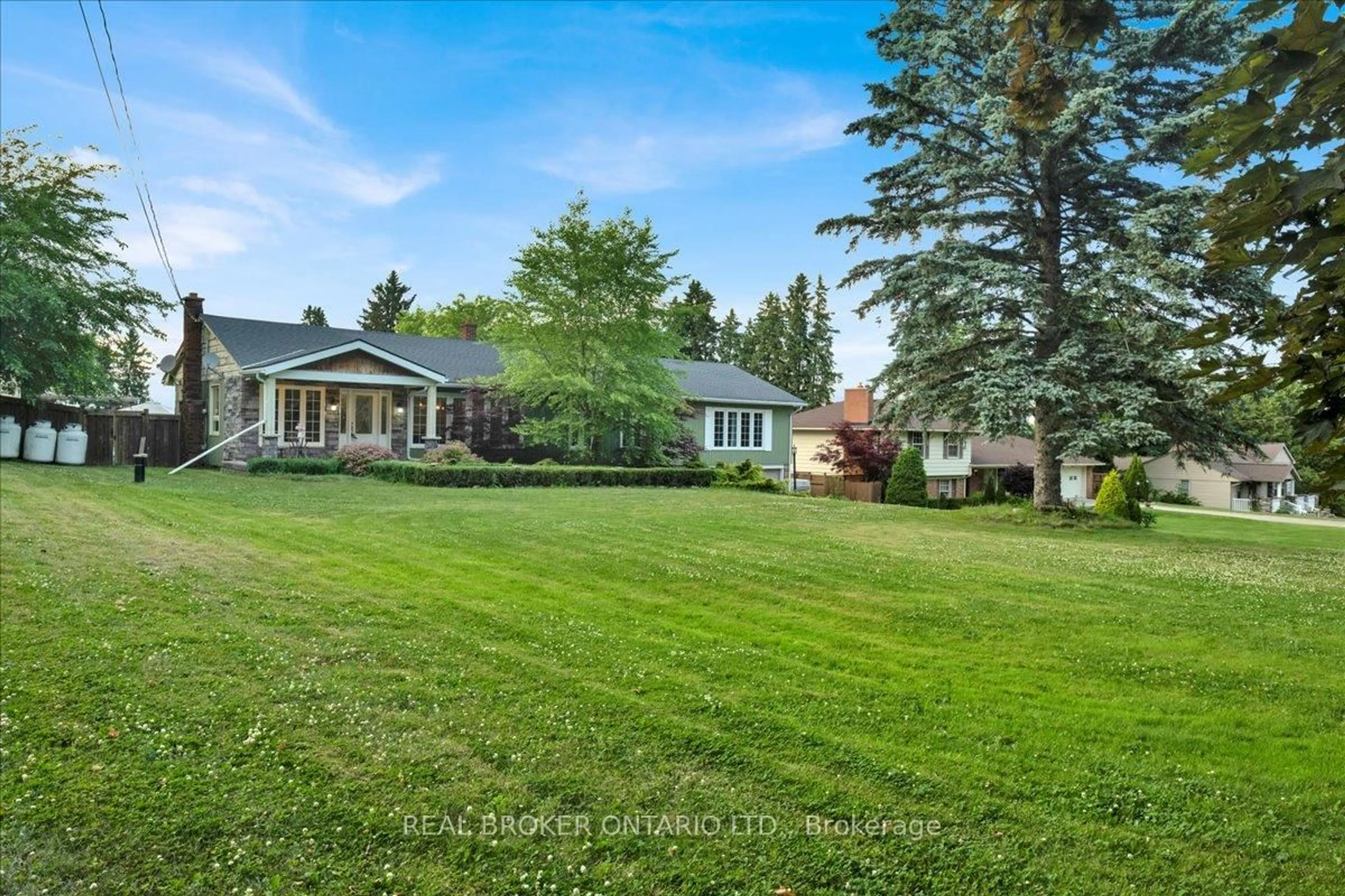 A pic from outside/outdoor area/front of a property/back of a property/a pic from drone, unknown for 311 8th Concession Rd, Hamilton Ontario L8N 2Z7