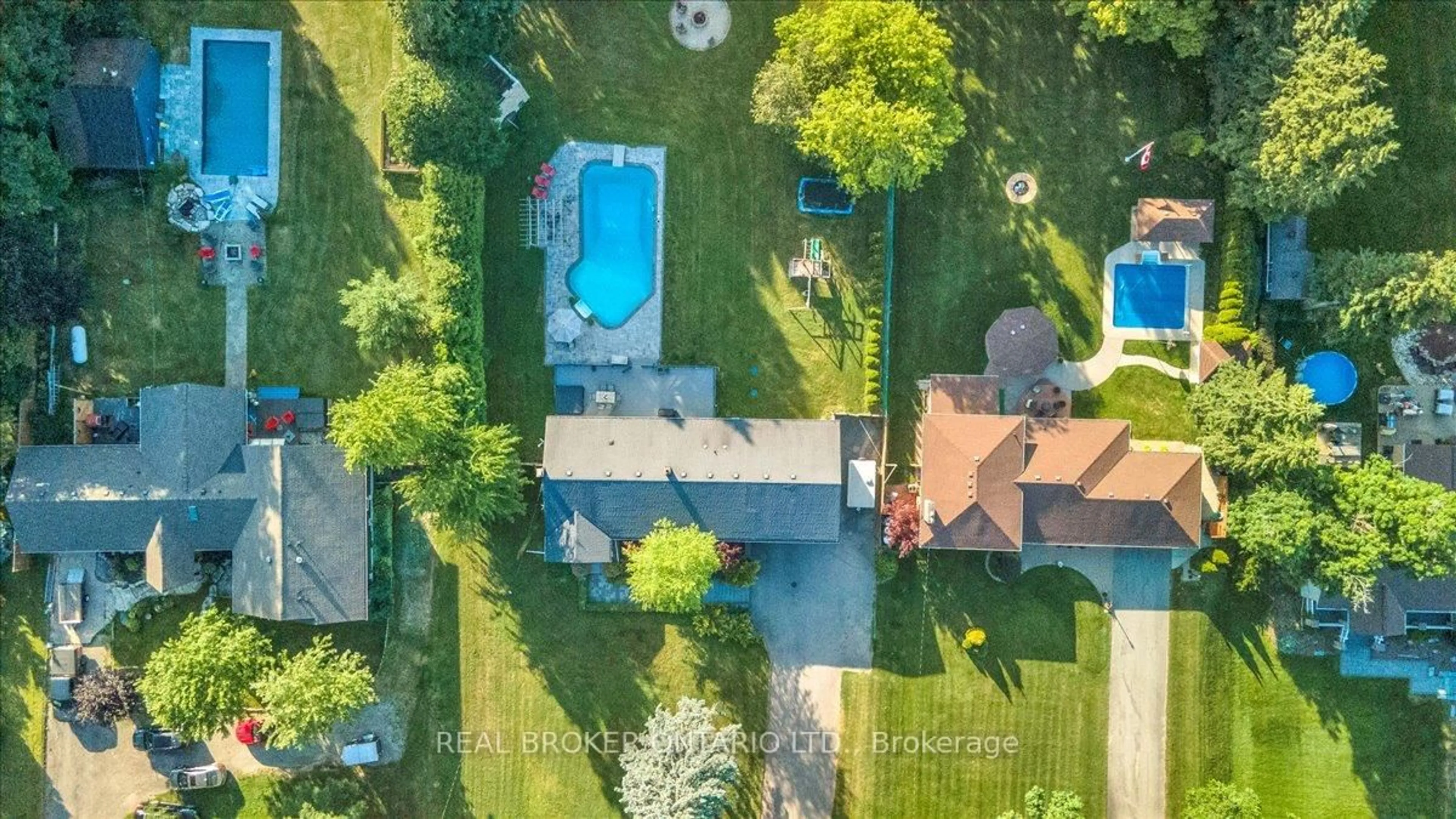 A pic from outside/outdoor area/front of a property/back of a property/a pic from drone, unknown for 311 8th Concession Rd, Hamilton Ontario L8N 2Z7