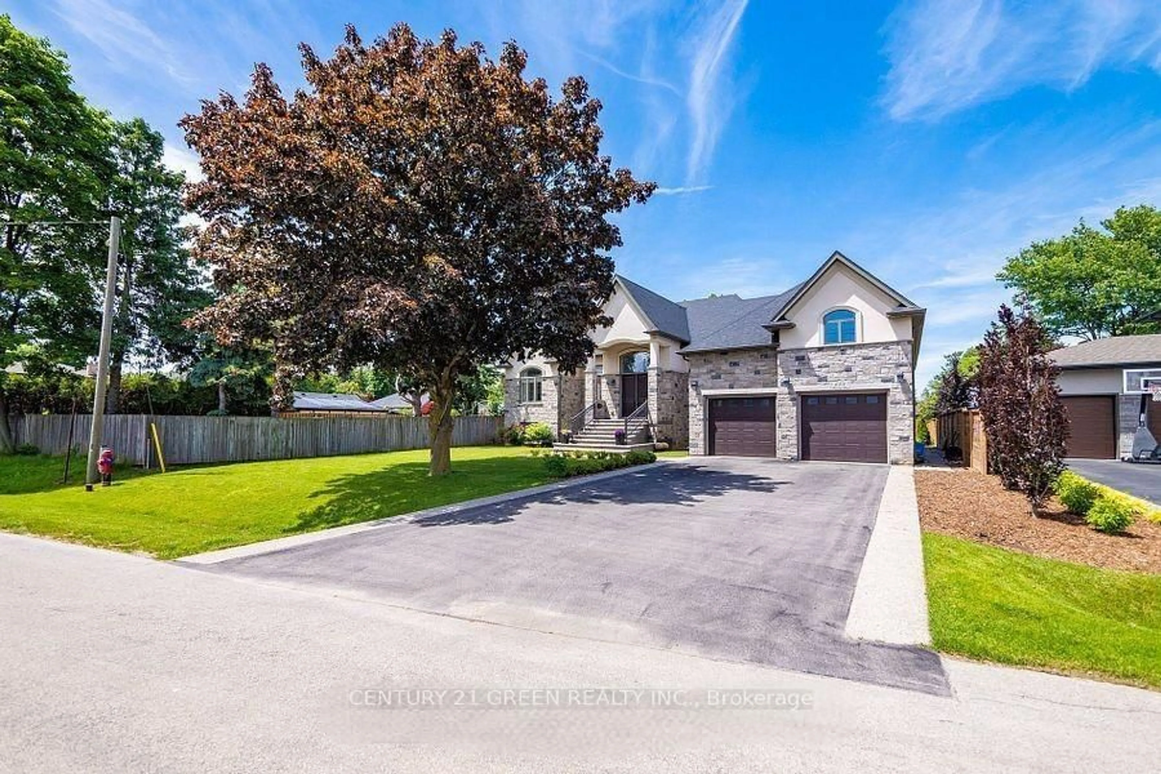 Home with brick exterior material, street for 679 Hiawatha Blvd, Hamilton Ontario L9G 3A6