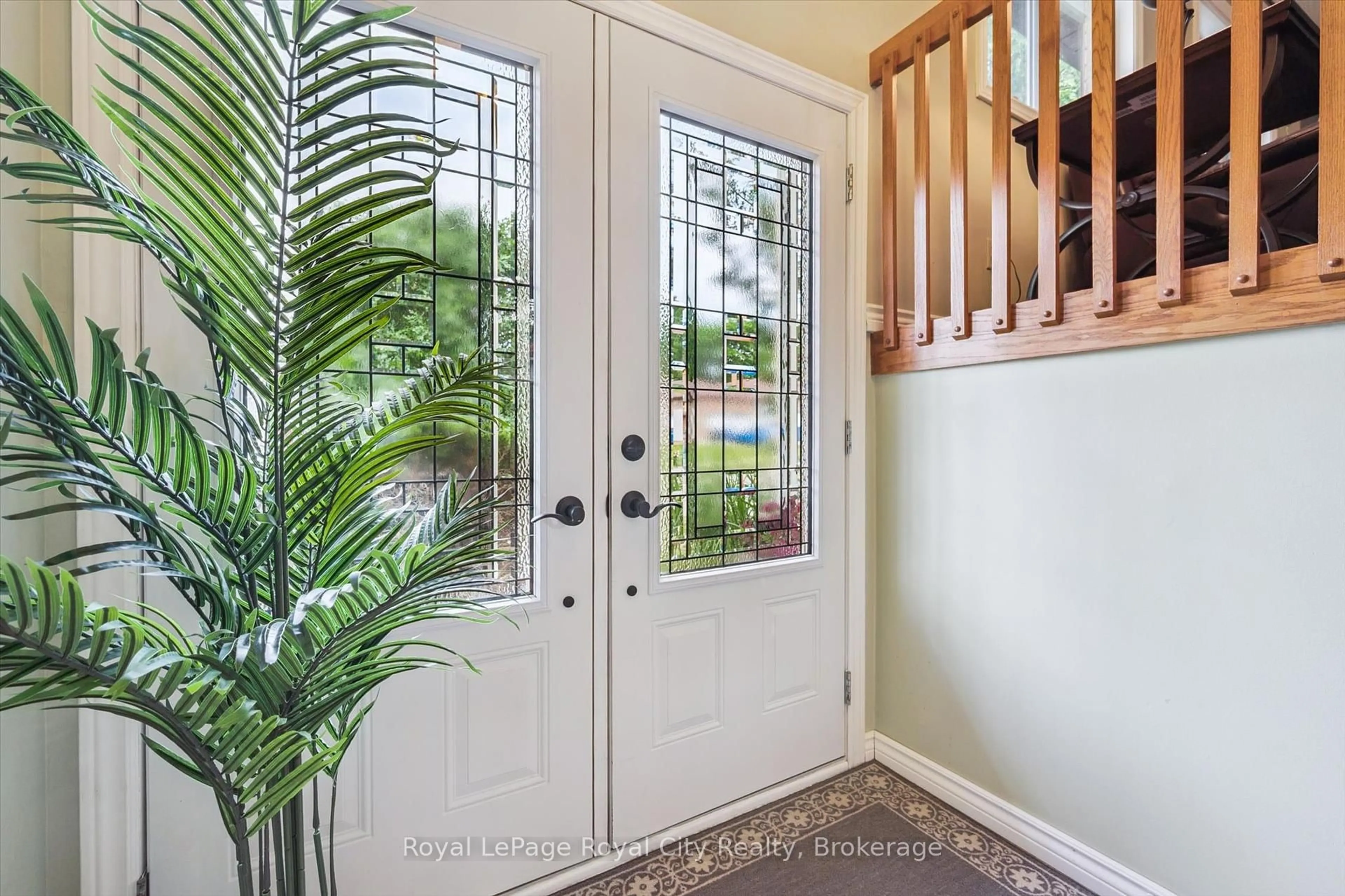 Indoor entryway for 9 Dunhill Cres, Guelph Ontario N1H 8A3