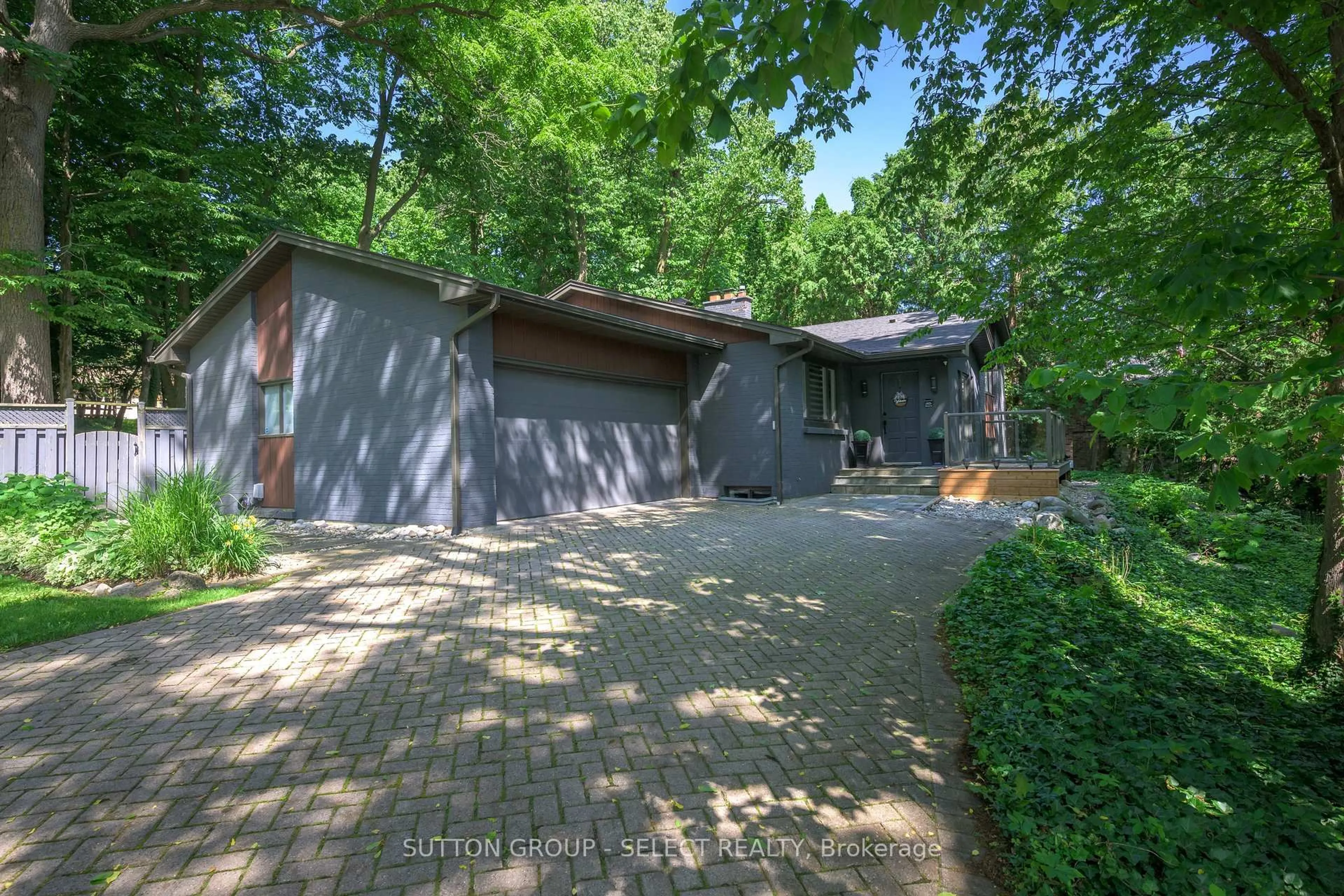 Unknown for 1625 Hillside Dr, London North Ontario N6G 2R1