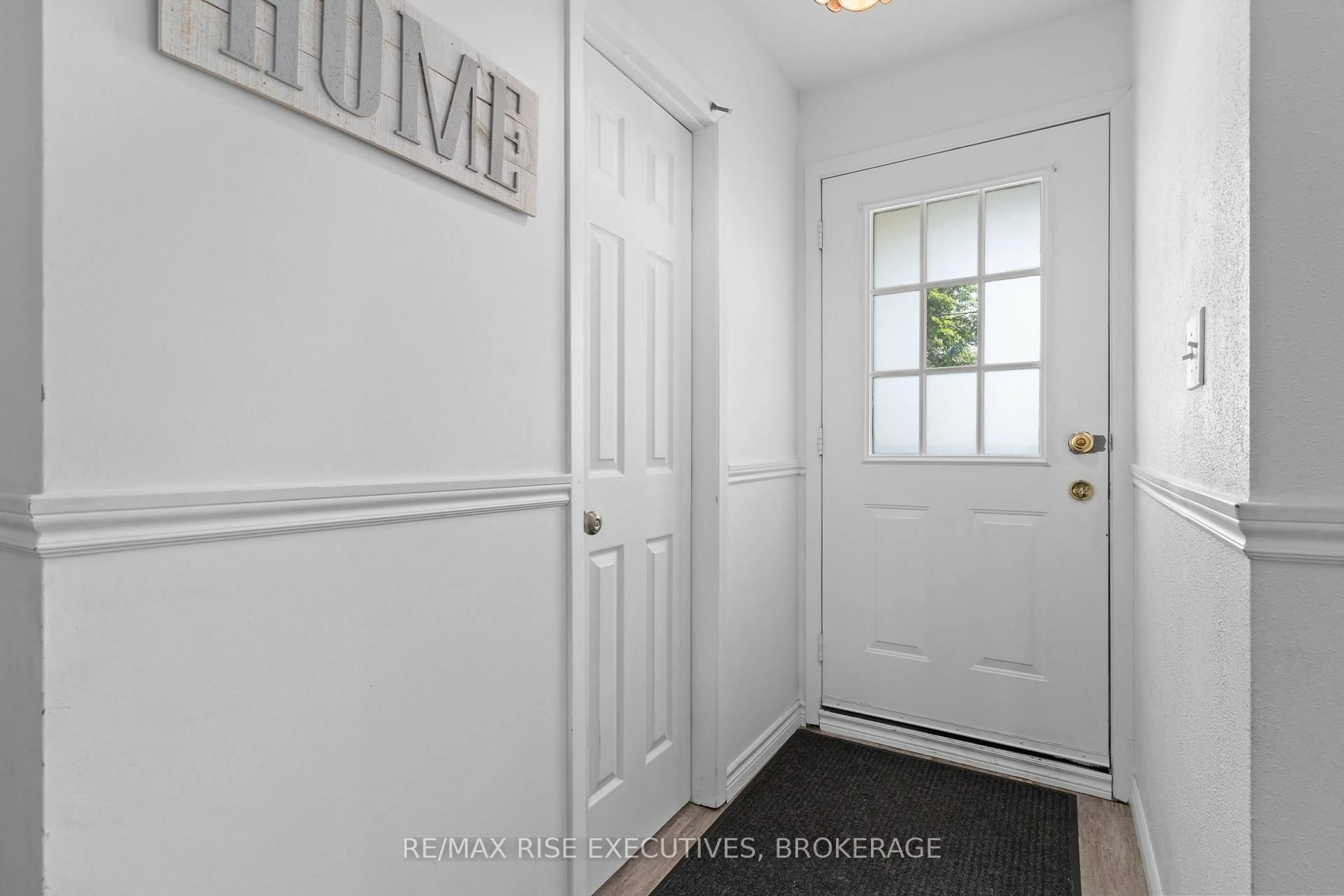 Indoor entryway for 27 Addington St #23, Loyalist Ontario K7N 1C6