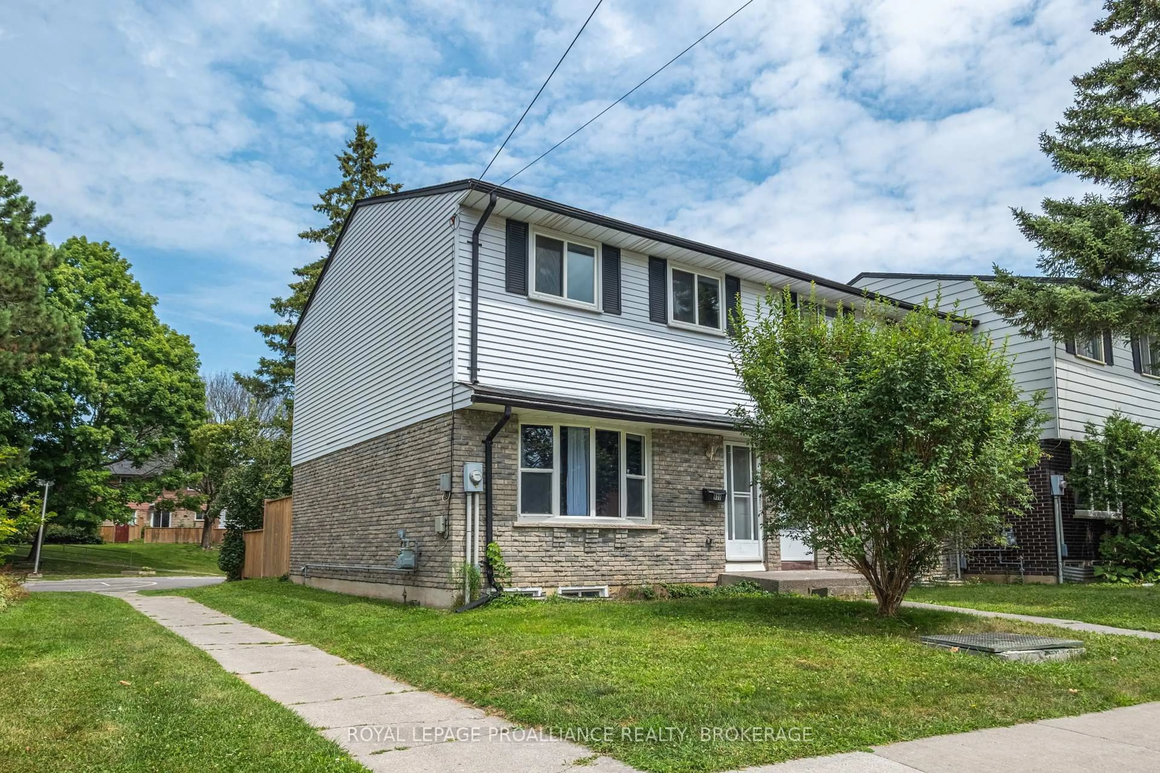 Home with brick exterior material, street for 930 Oakview Ave, Kingston Ontario K7M 6V6