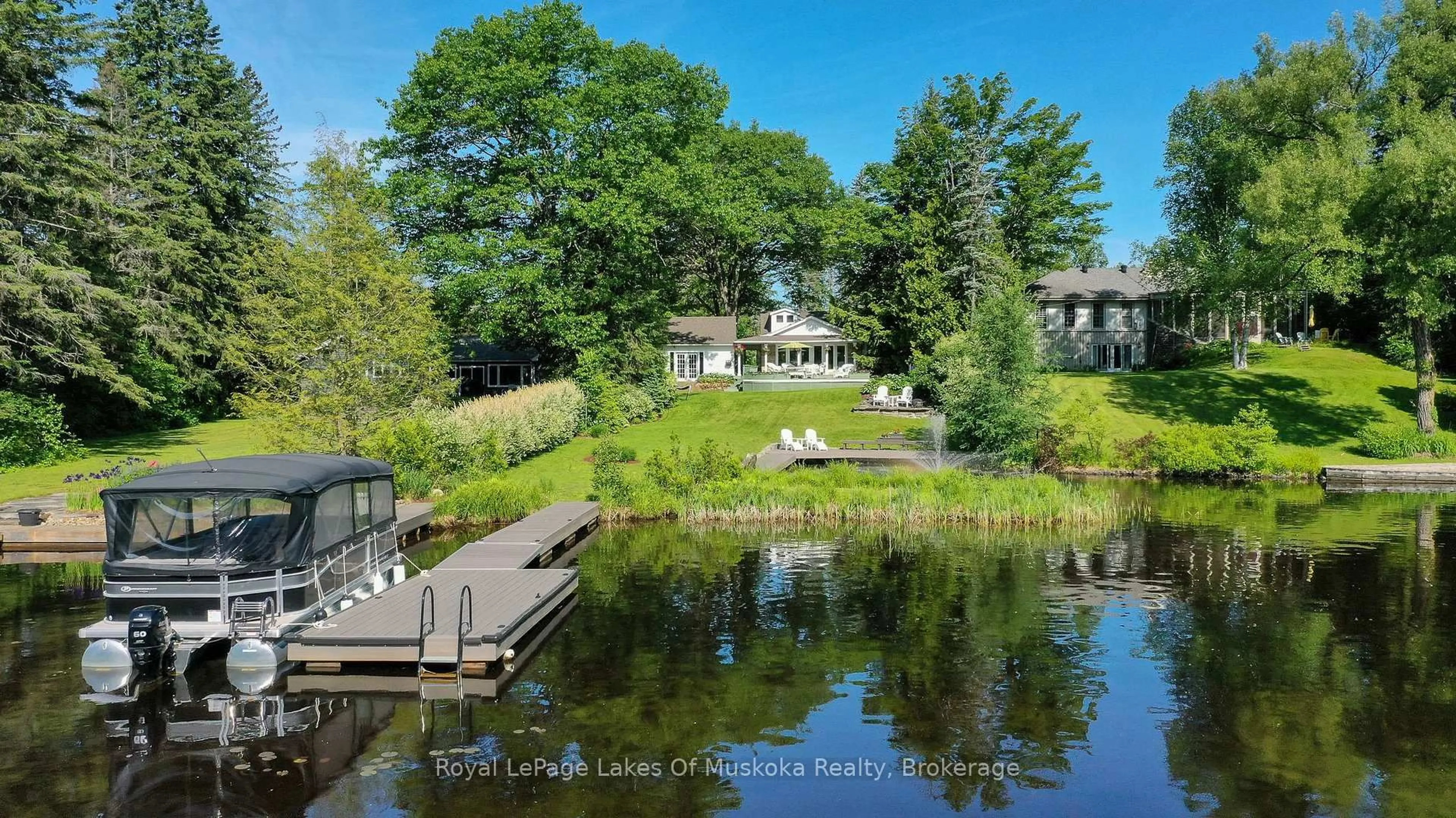 A pic from outside/outdoor area/front of a property/back of a property/a pic from drone, water/lake/river/ocean view for 9 Mountview Ave, Huntsville Ontario P1H 1G8
