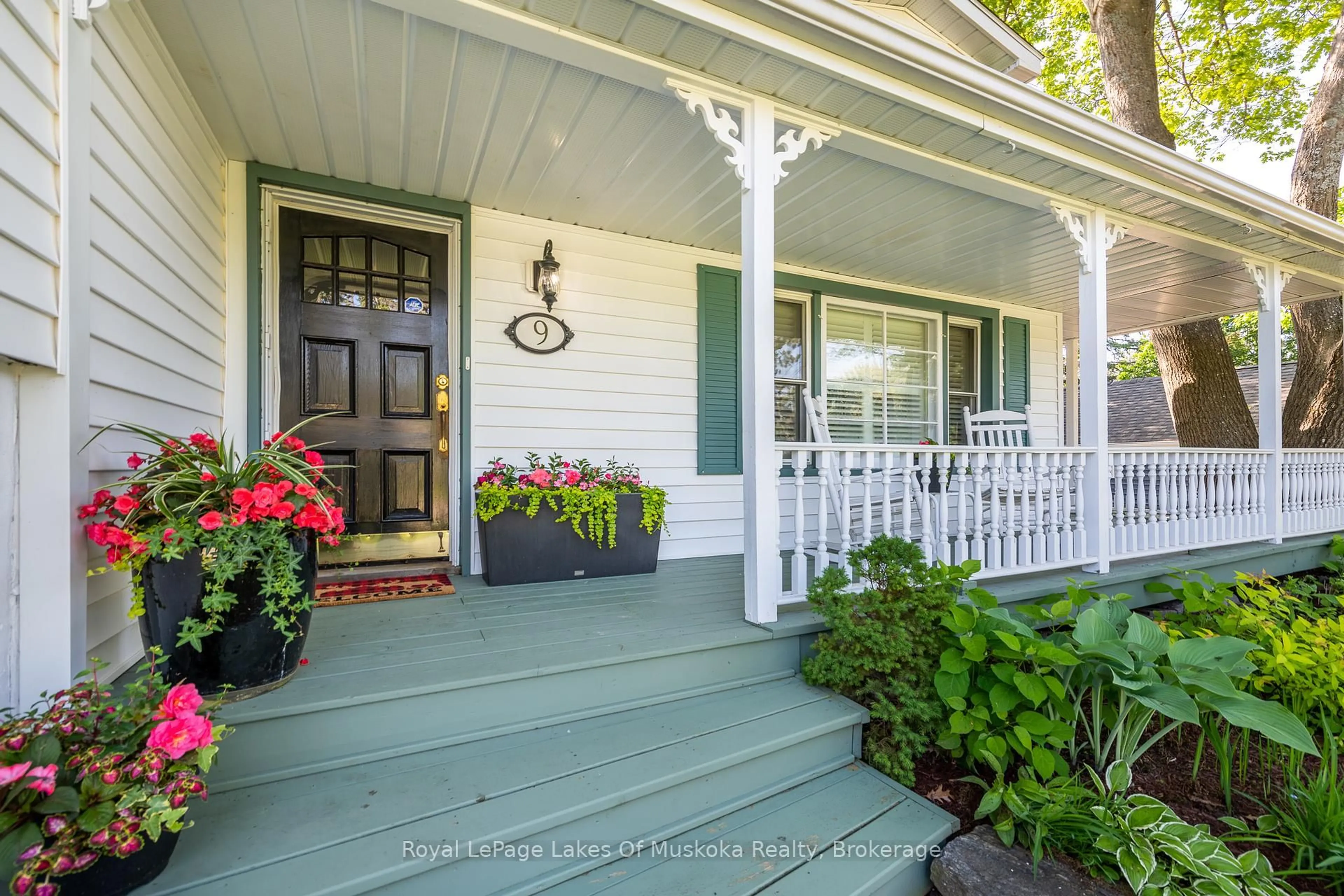 Home with vinyl exterior material, street for 9 Mountview Ave, Huntsville Ontario P1H 1G8