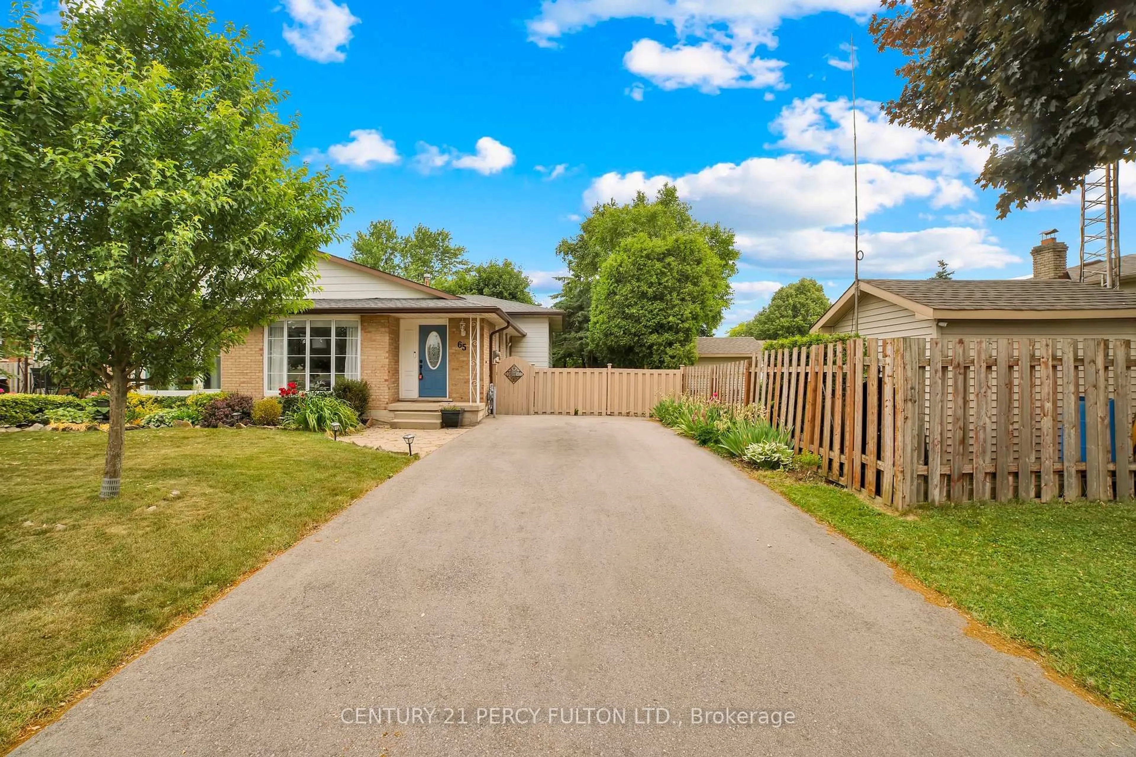 A pic from outside/outdoor area/front of a property/back of a property/a pic from drone, street for 65 Lynwood Rd, Hamilton Ontario L9C 6M7
