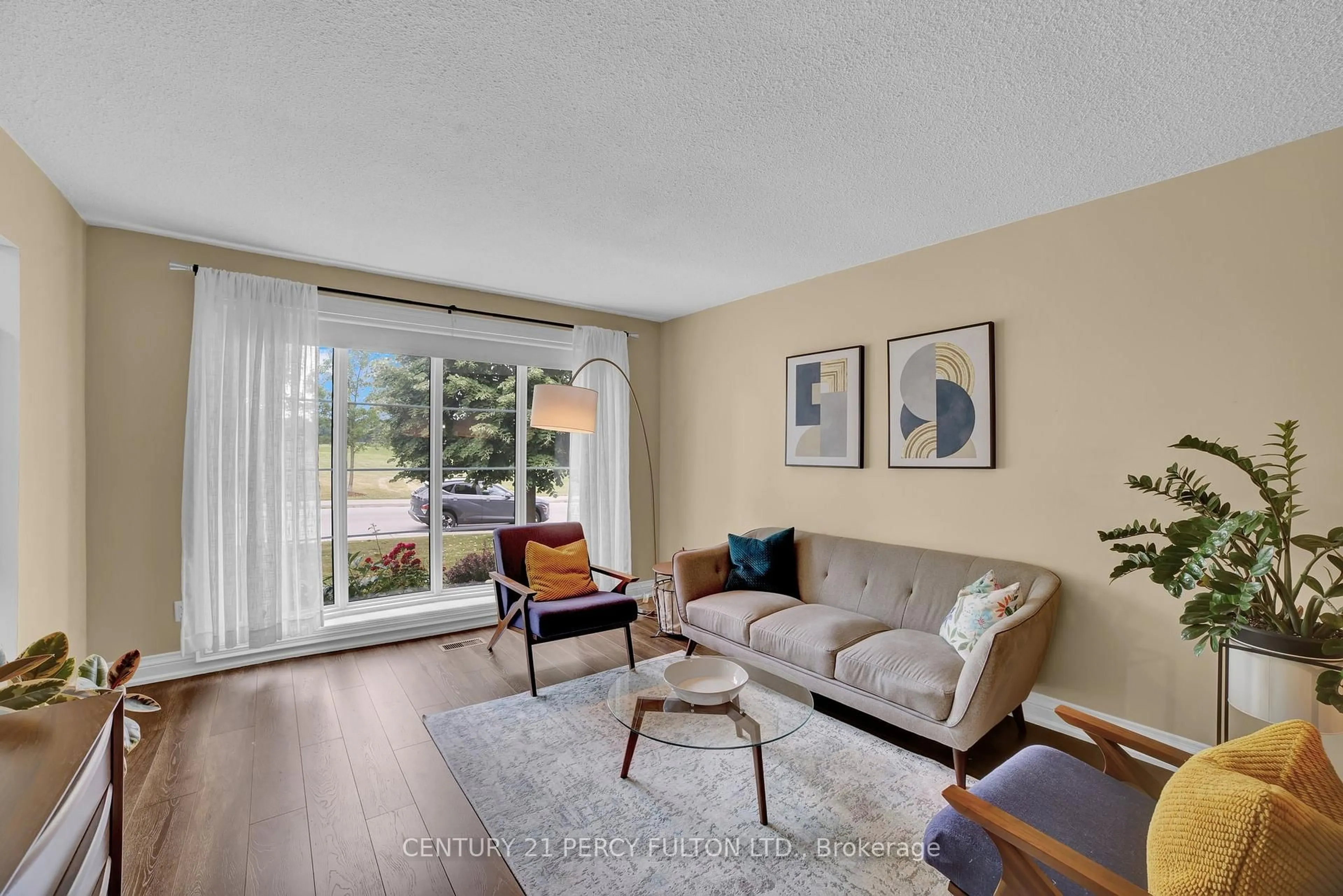 Living room with furniture, unknown for 65 Lynwood Rd, Hamilton Ontario L9C 6M7