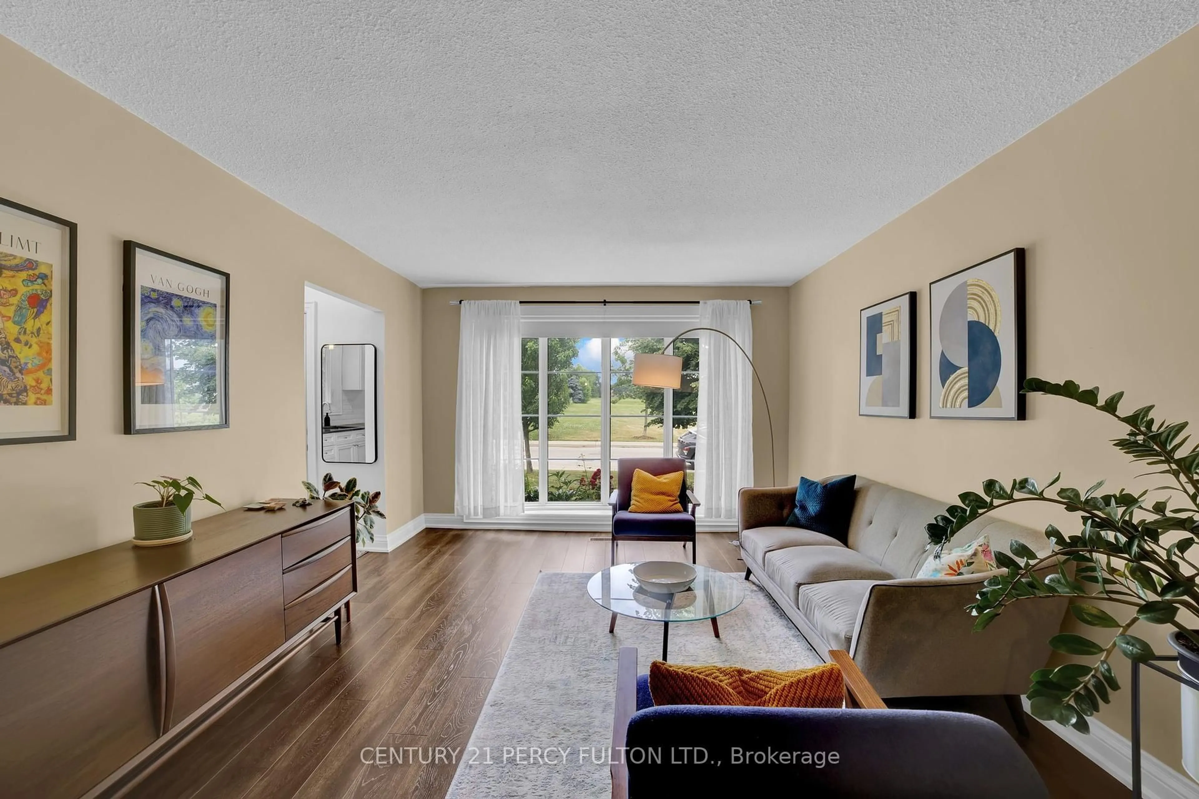 Living room with furniture, unknown for 65 Lynwood Rd, Hamilton Ontario L9C 6M7