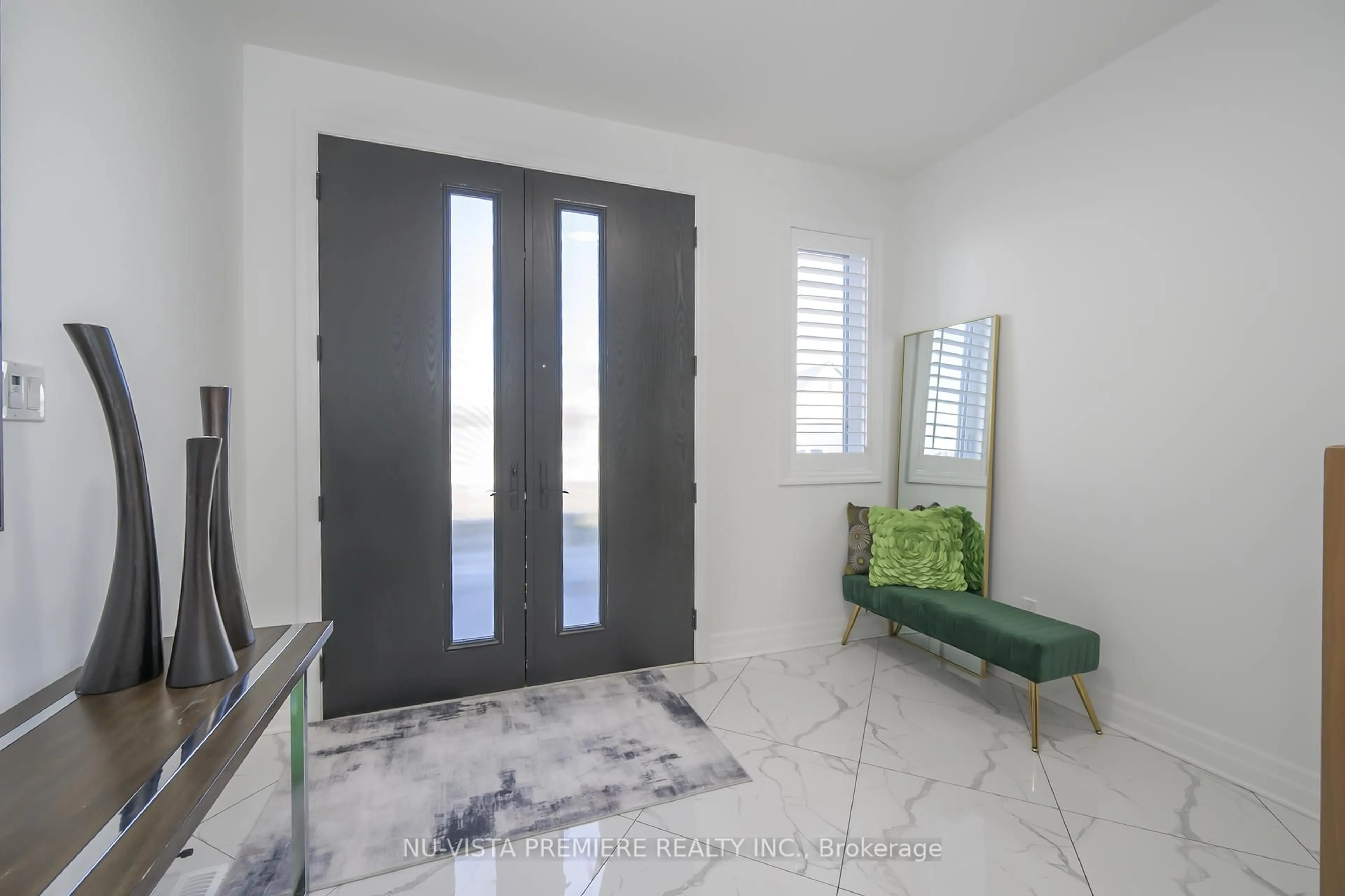 Indoor entryway for 2149 Linkway Blvd, London South Ontario N6K 0K8
