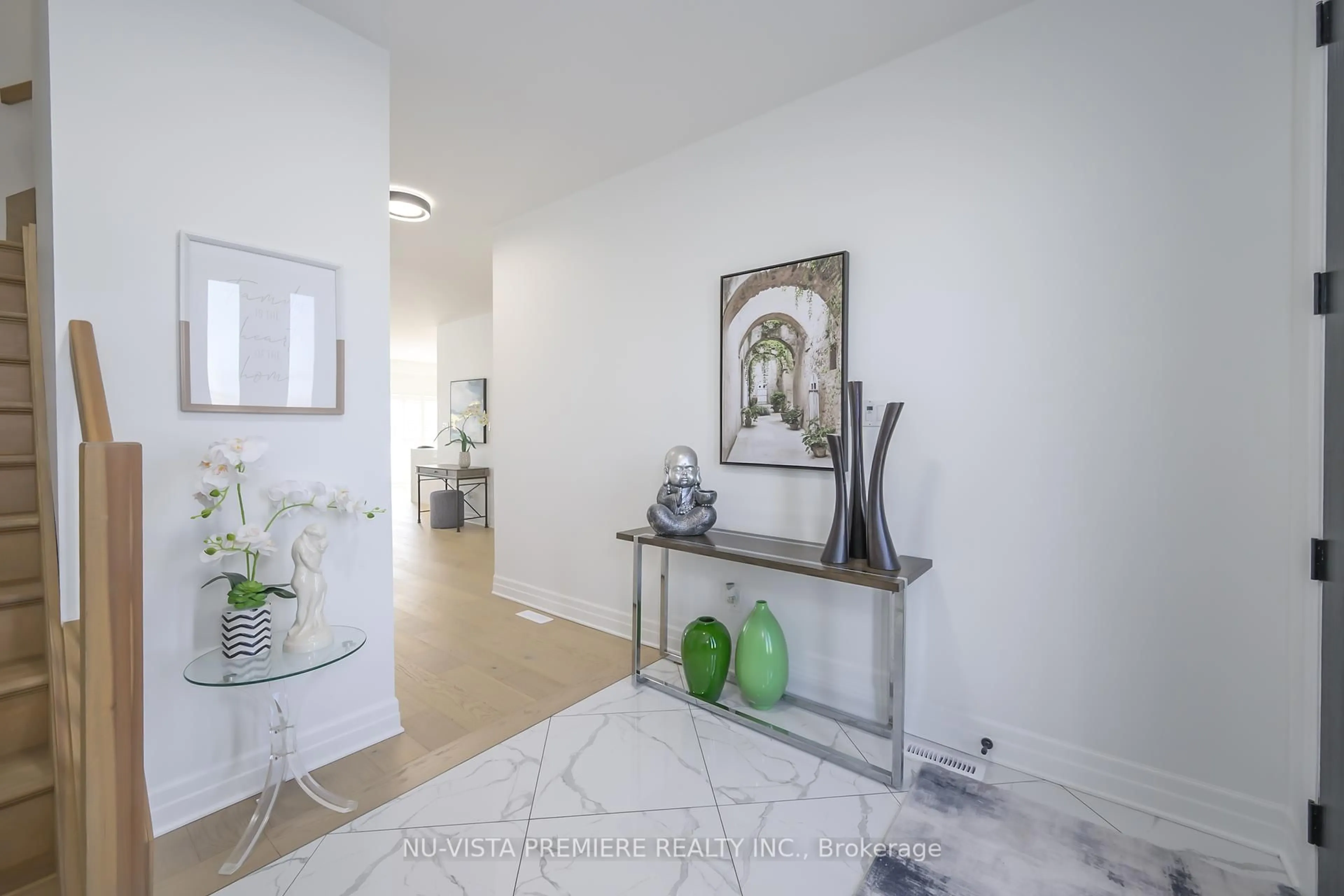 Indoor entryway for 2149 Linkway Blvd, London South Ontario N6K 0K8