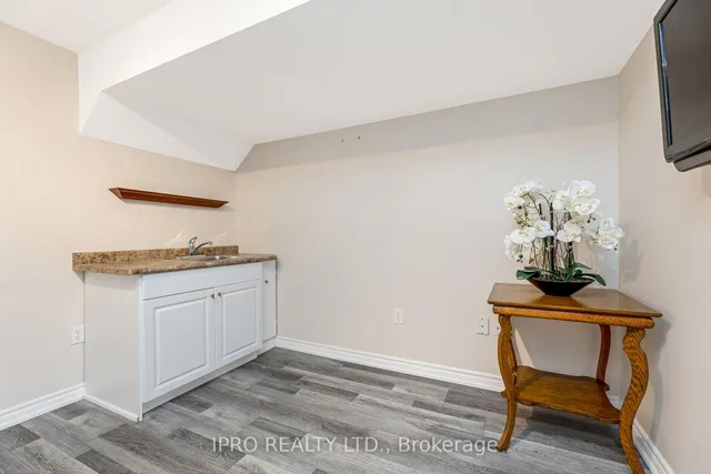 Additional image 26 of 165 Chandos Dr Unit 18