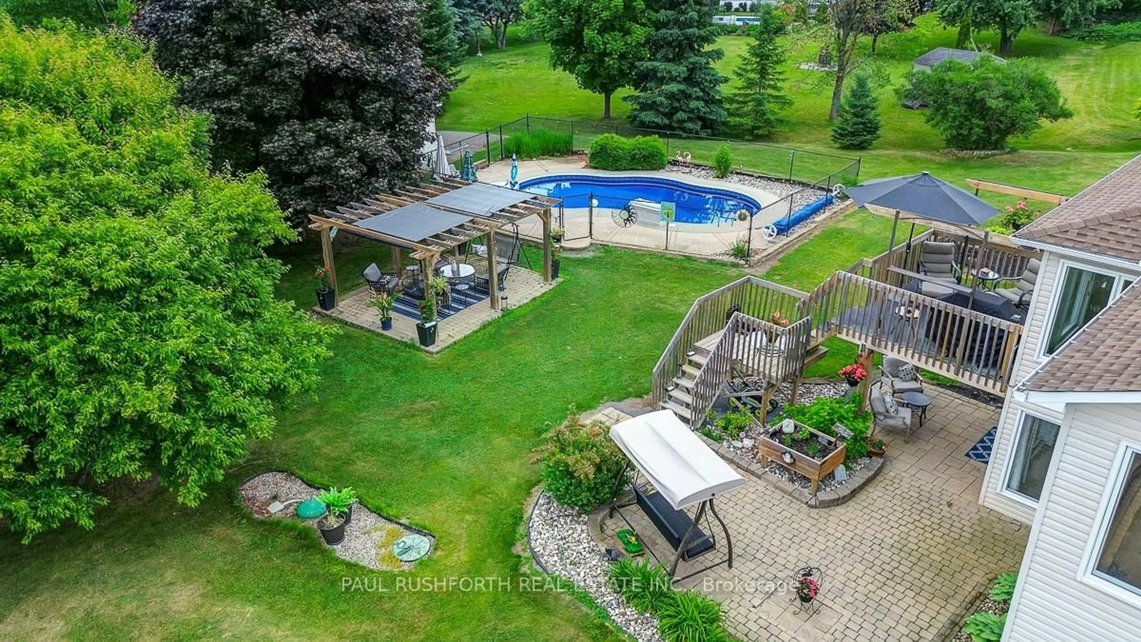 A pic from outside/outdoor area/front of a property/back of a property/a pic from drone, water/lake/river/ocean view for 2326 Lookout Dr, Cumberland Ontario K4C 1C1