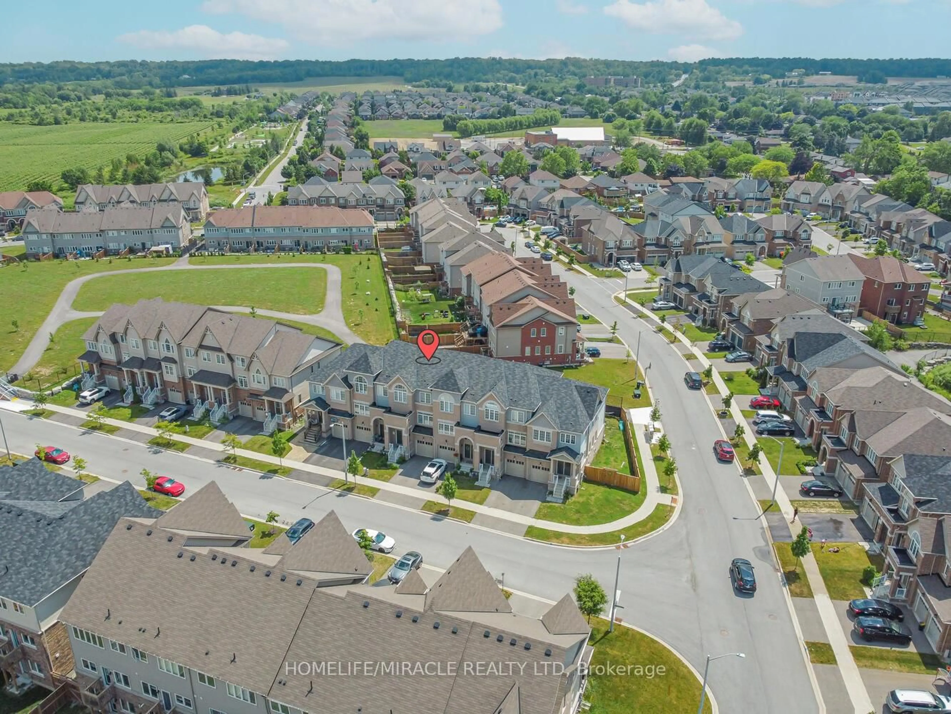 A pic from outside/outdoor area/front of a property/back of a property/a pic from drone, street for 4047 Maitland St, Lincoln Ontario L3J 0R6