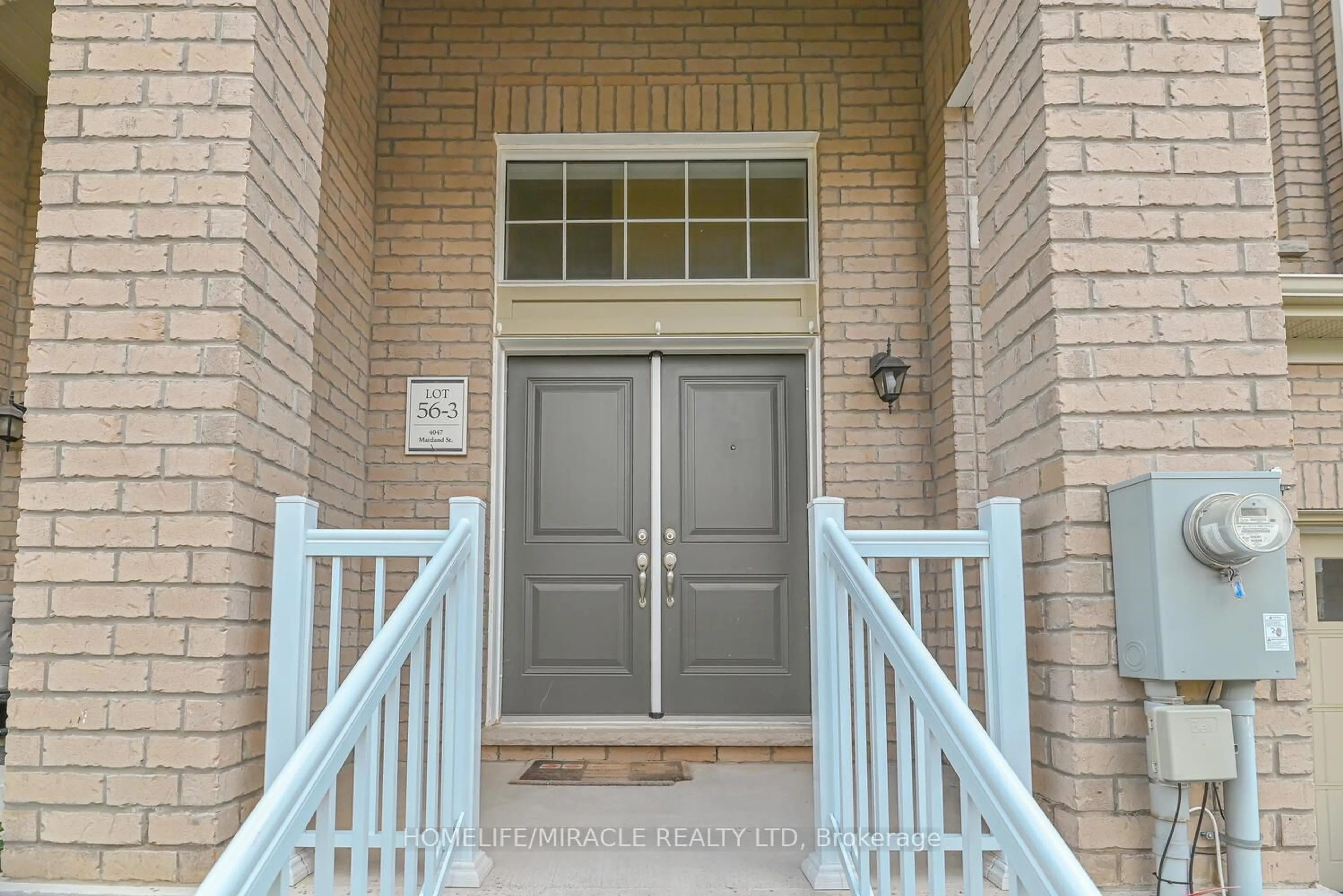 Indoor entryway for 4047 Maitland St, Lincoln Ontario L3J 0R6