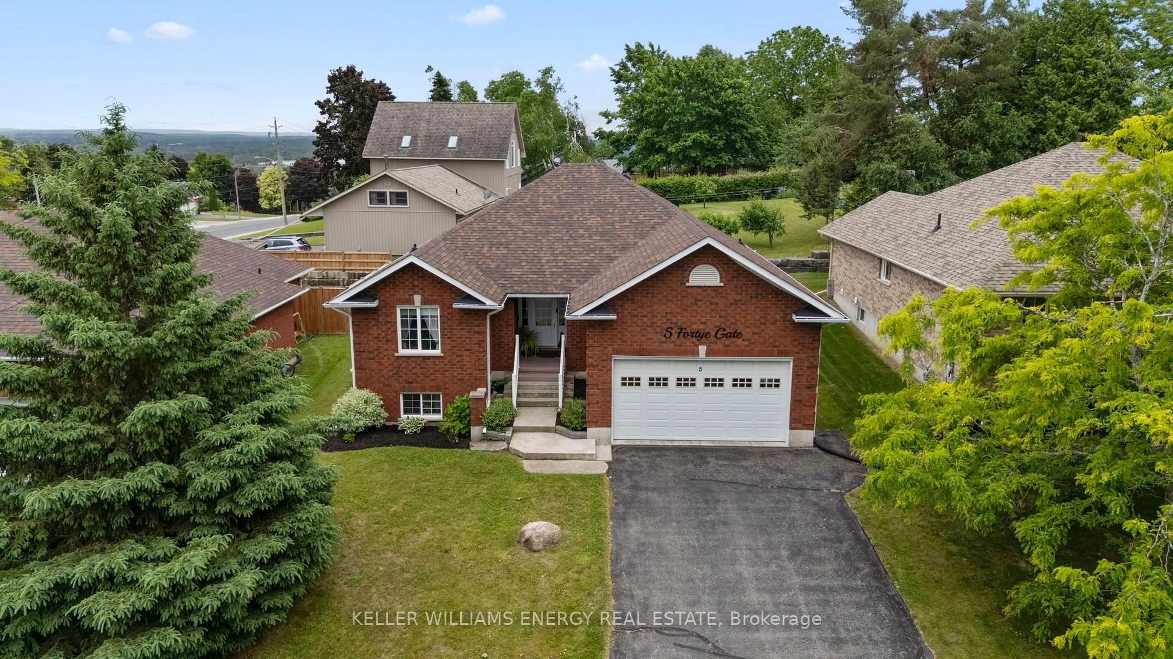 A pic from outside/outdoor area/front of a property/back of a property/a pic from drone, street for 5 Fortye Gate, Peterborough West Ontario K9K 2E7