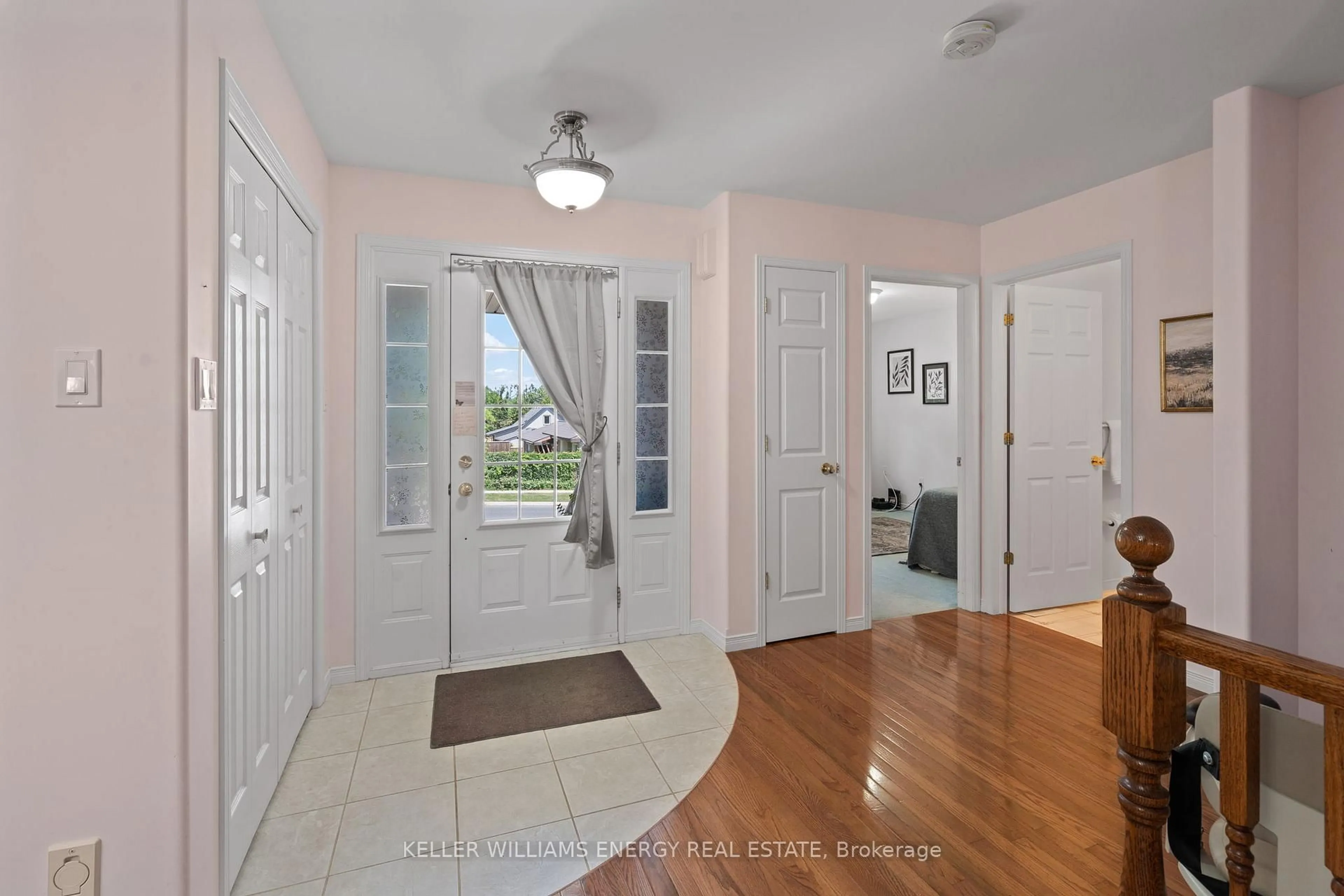 Indoor entryway for 5 Fortye Gate, Peterborough West Ontario K9K 2E7