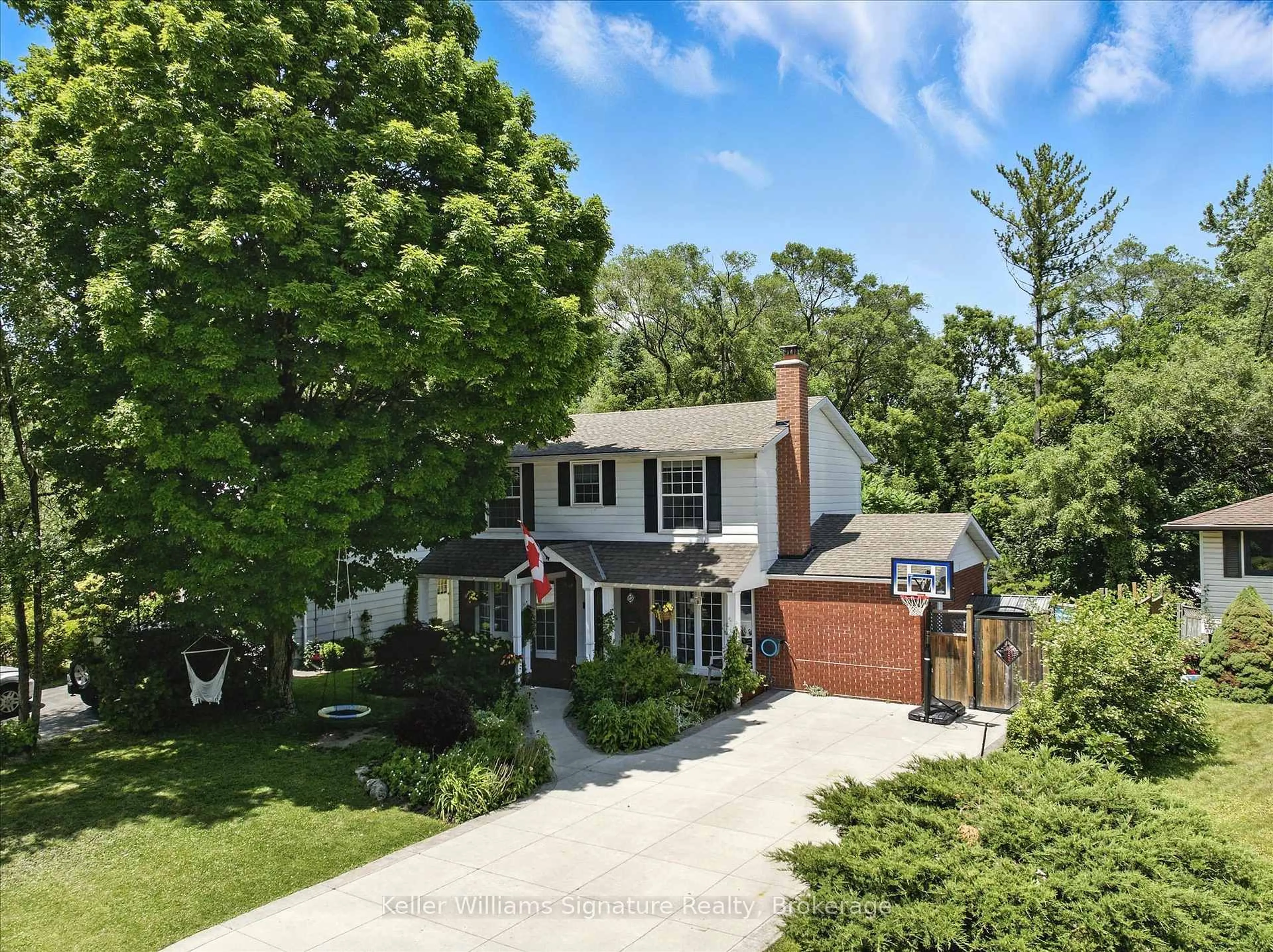 A pic from outside/outdoor area/front of a property/back of a property/a pic from drone, street for 18 Moonglow Pl, Hamilton Ontario L9H 3R7