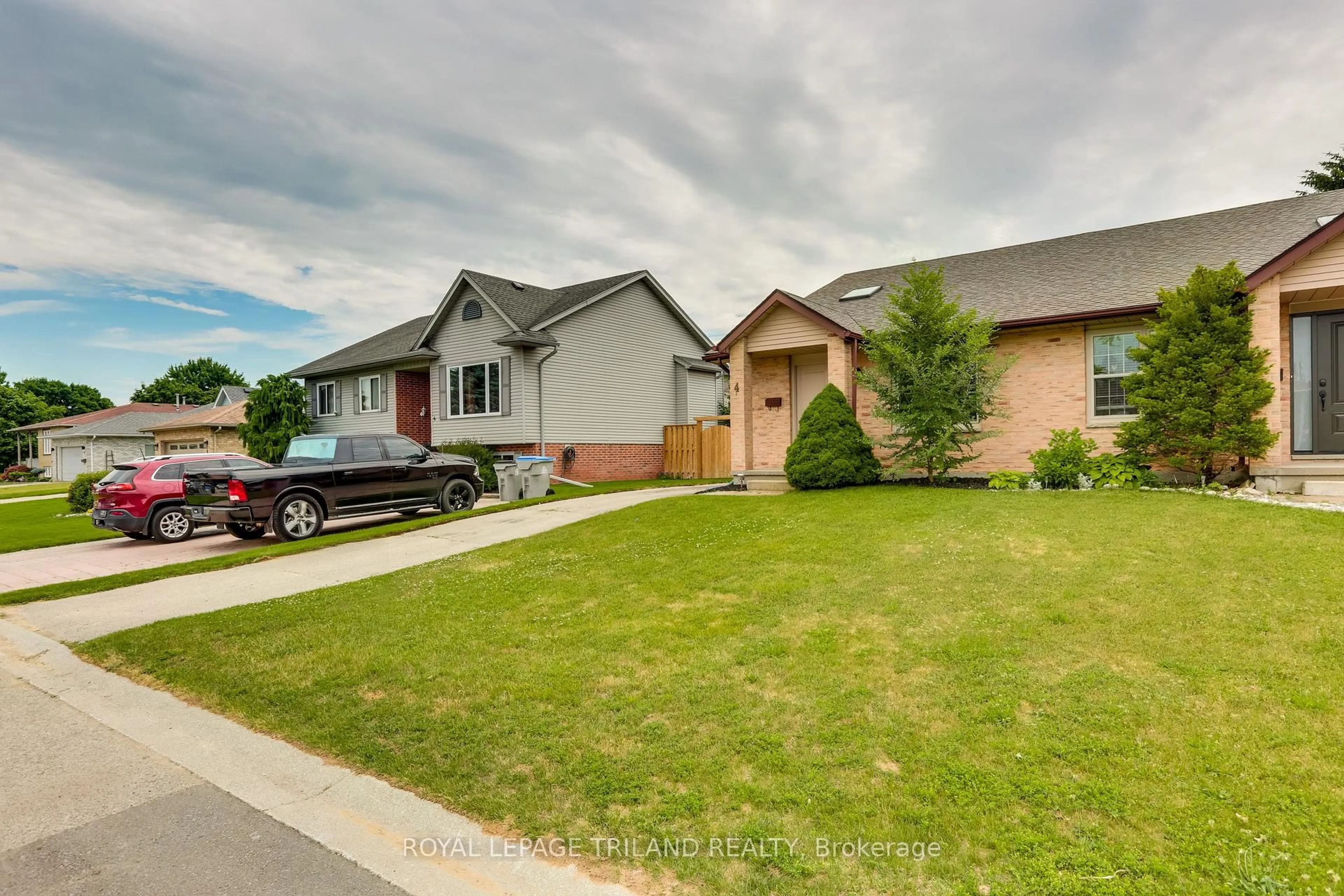A pic from outside/outdoor area/front of a property/back of a property/a pic from drone, street for 4 LA MANTIA Ave, Strathroy-Caradoc Ontario N7G 3Z5