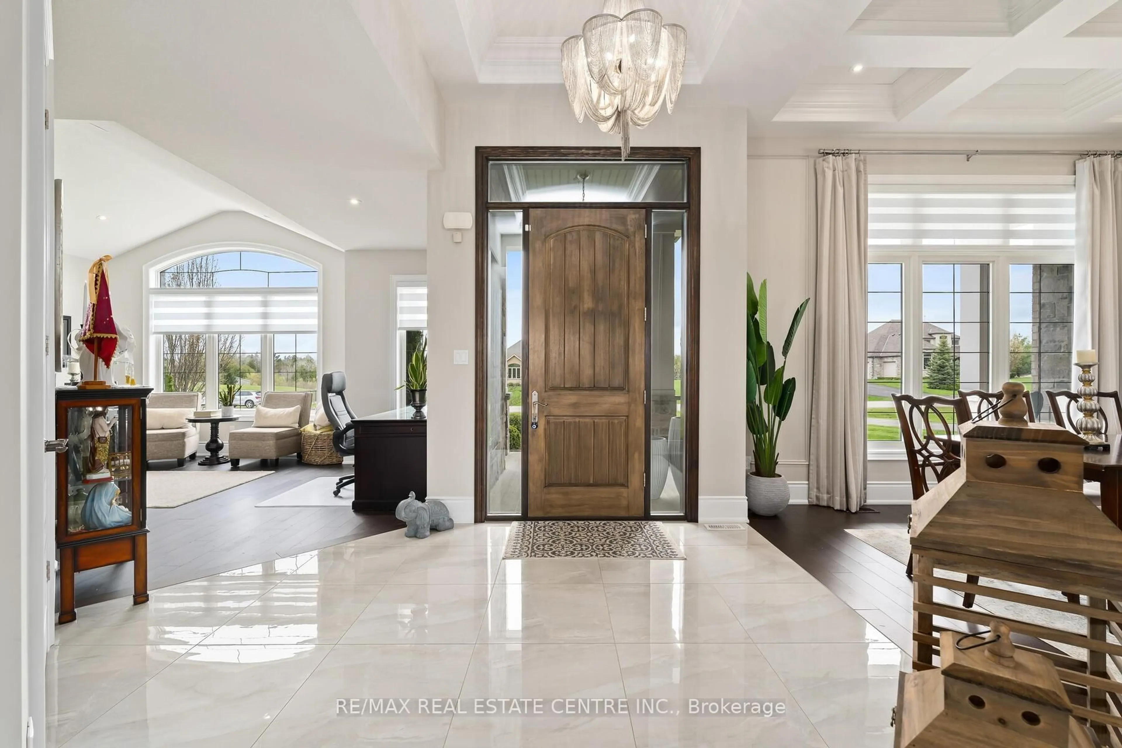 Indoor entryway for 109 Crewson Crt, Erin Ontario N0B 2K0