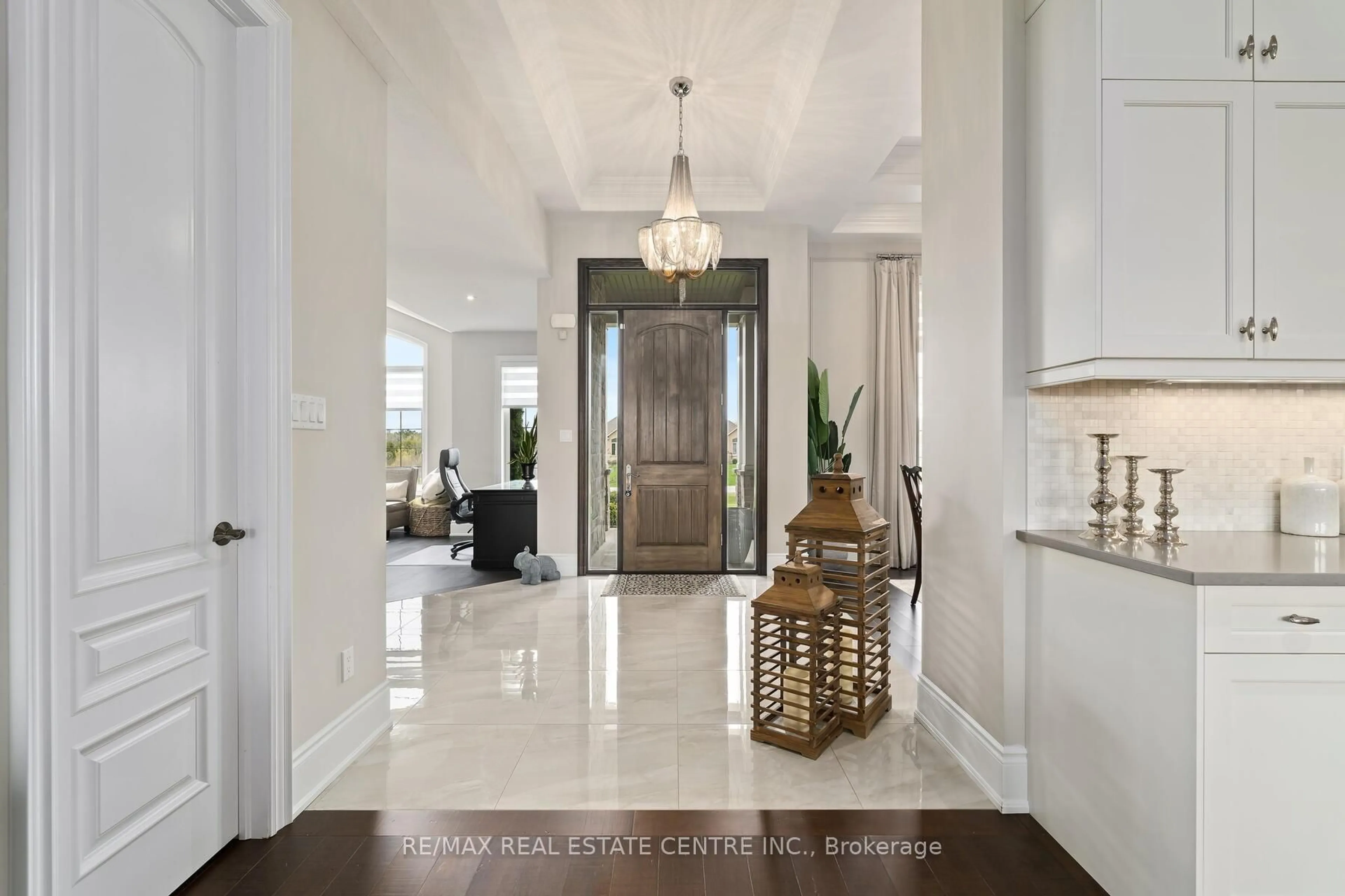 Indoor entryway for 109 Crewson Crt, Erin Ontario N0B 2K0
