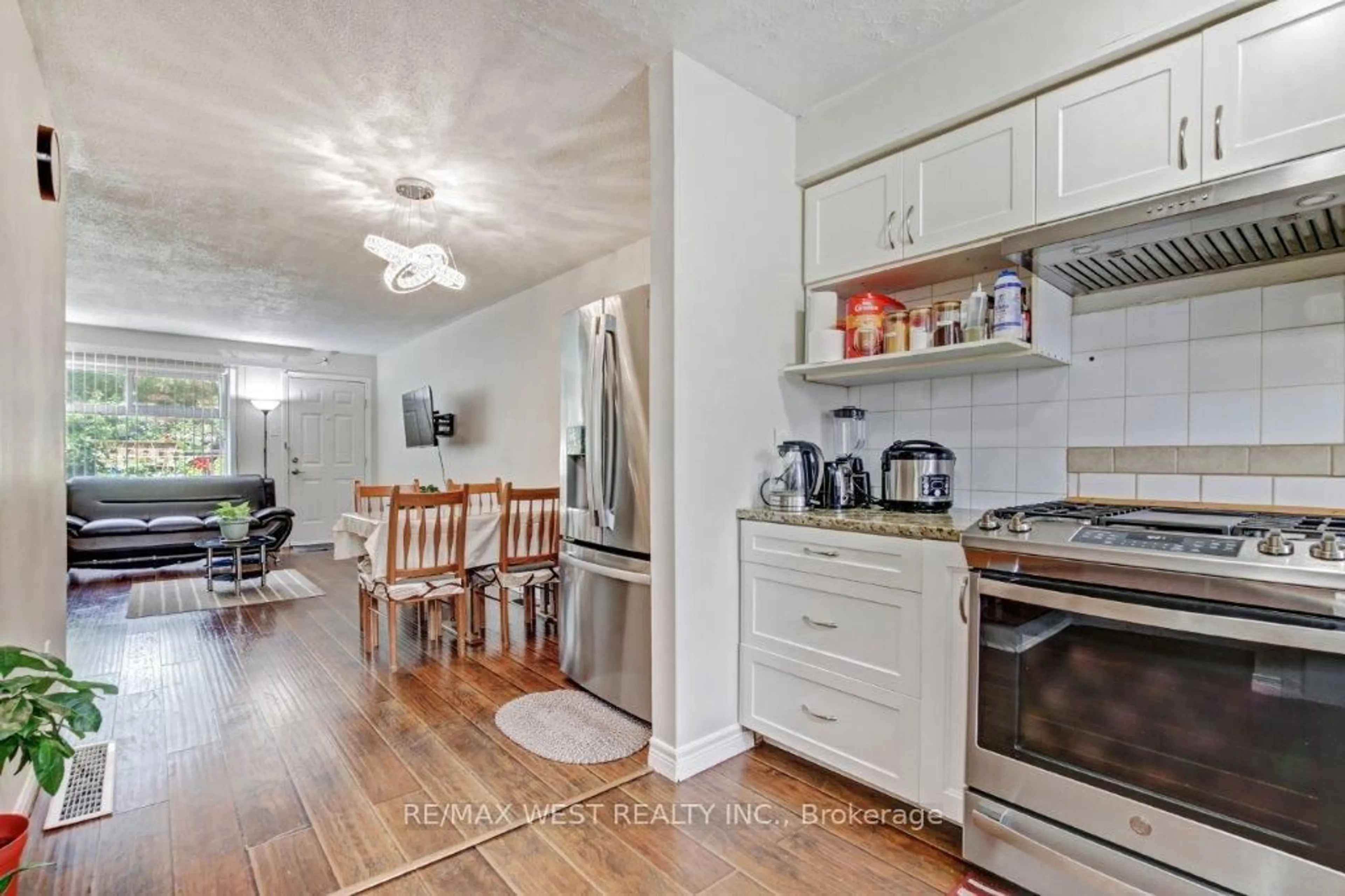 Open concept kitchen, unknown for 1084 Southdale Rd, London South Ontario N6E 1B2