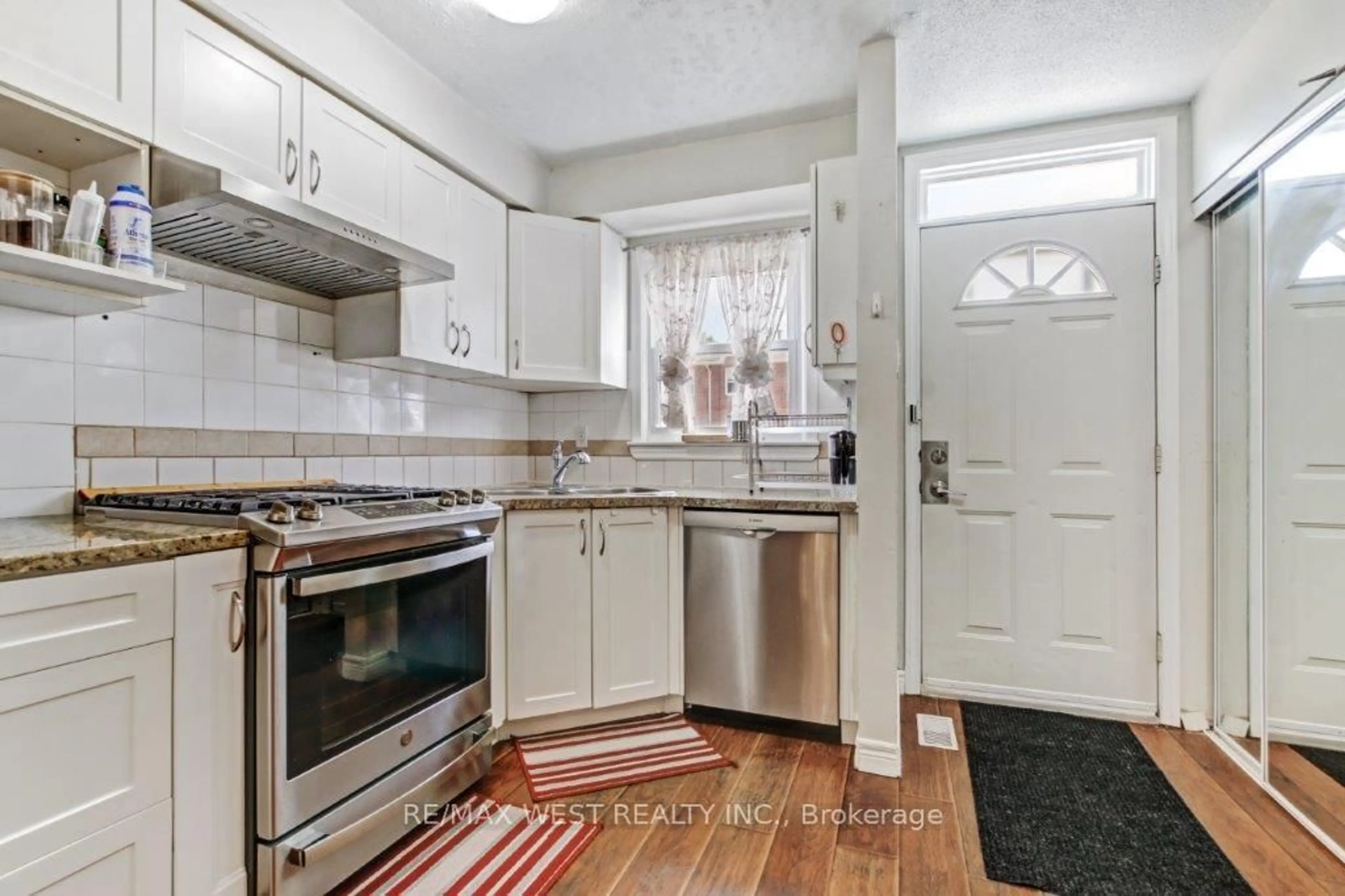 Standard kitchen, unknown for 1084 Southdale Rd, London South Ontario N6E 1B2