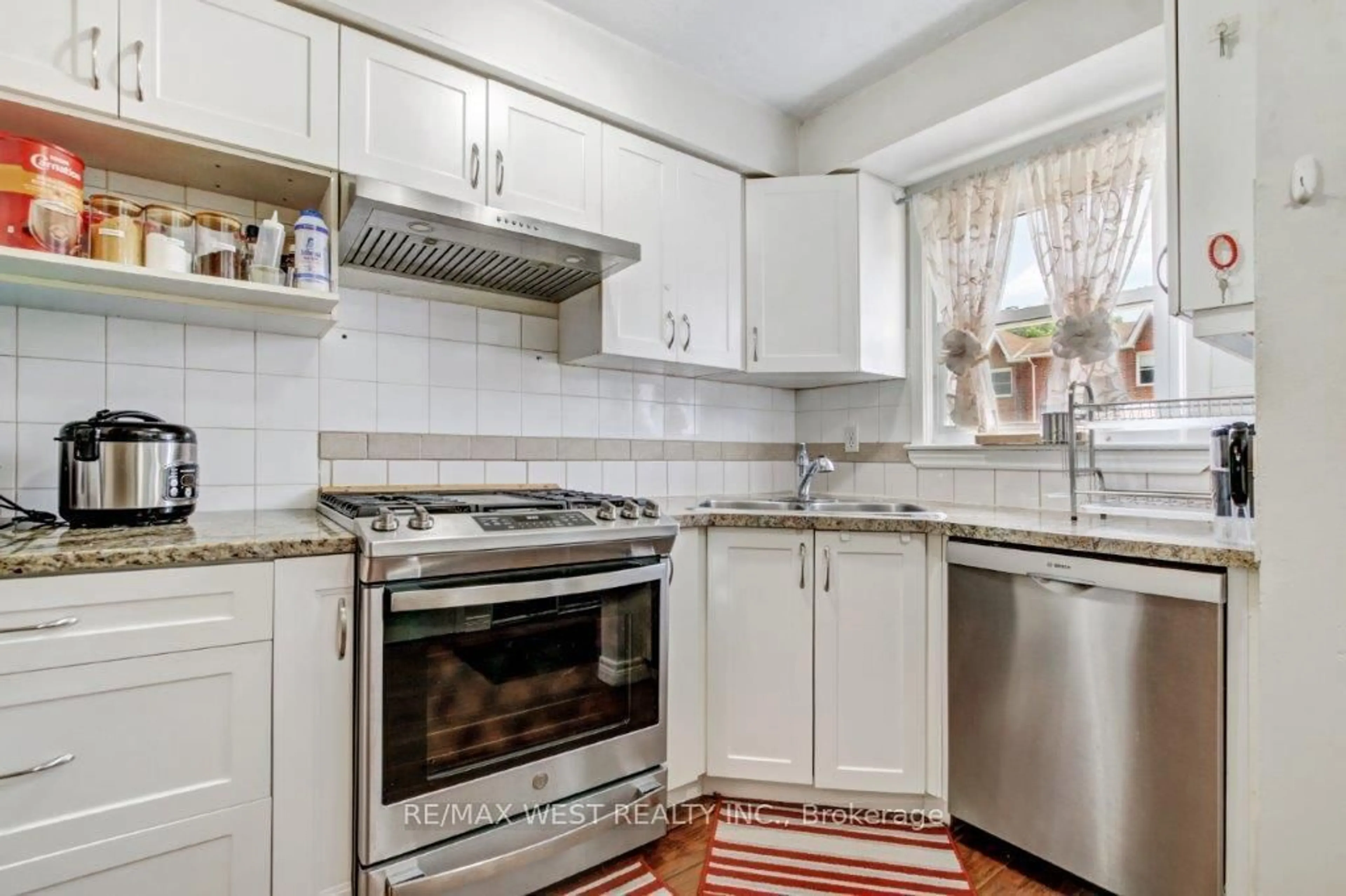 Standard kitchen, ceramic/tile floor for 1084 Southdale Rd, London South Ontario N6E 1B2