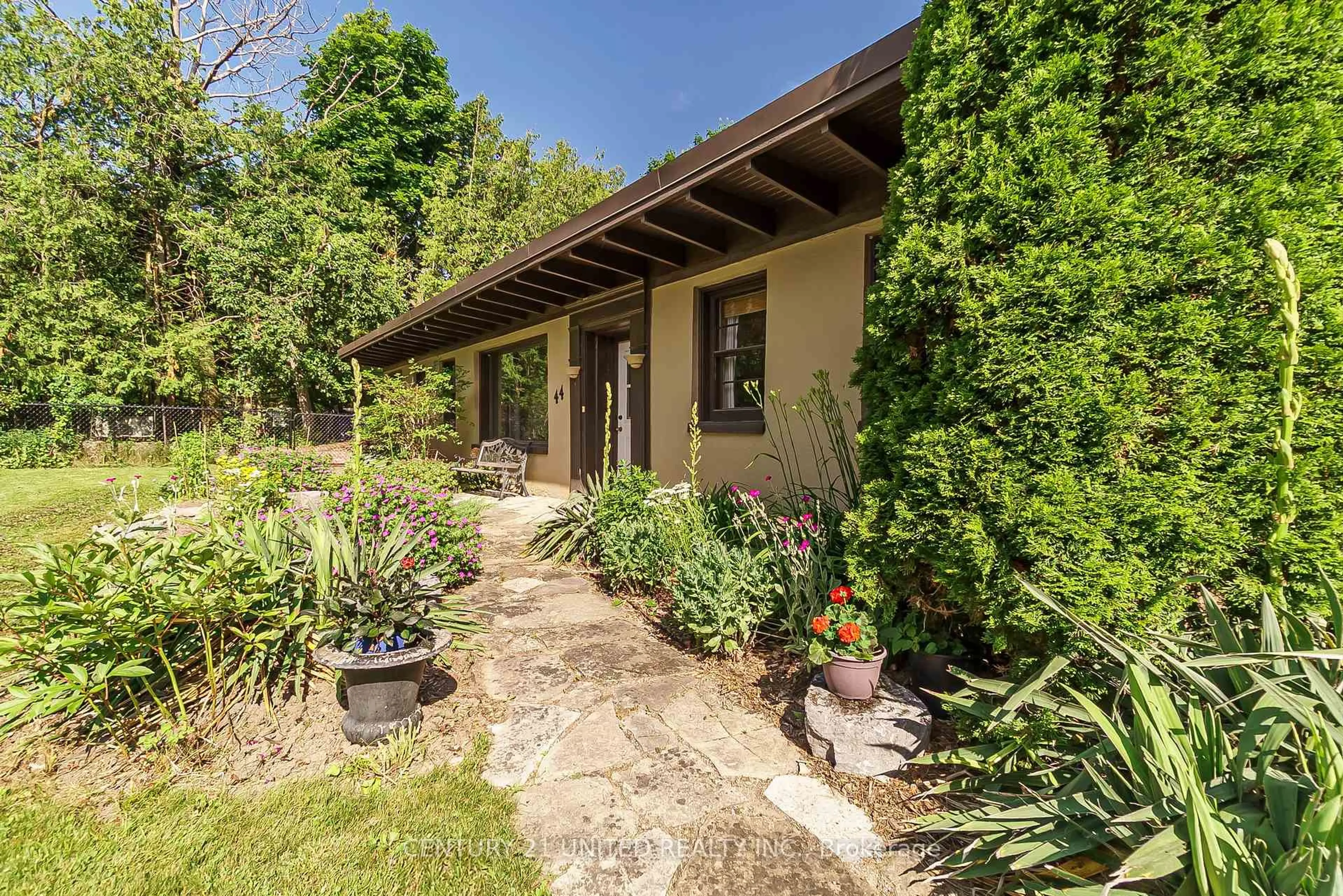 Patio, unknown for 44 Moorecraig Rd, Peterborough West Ontario K9J 6V7