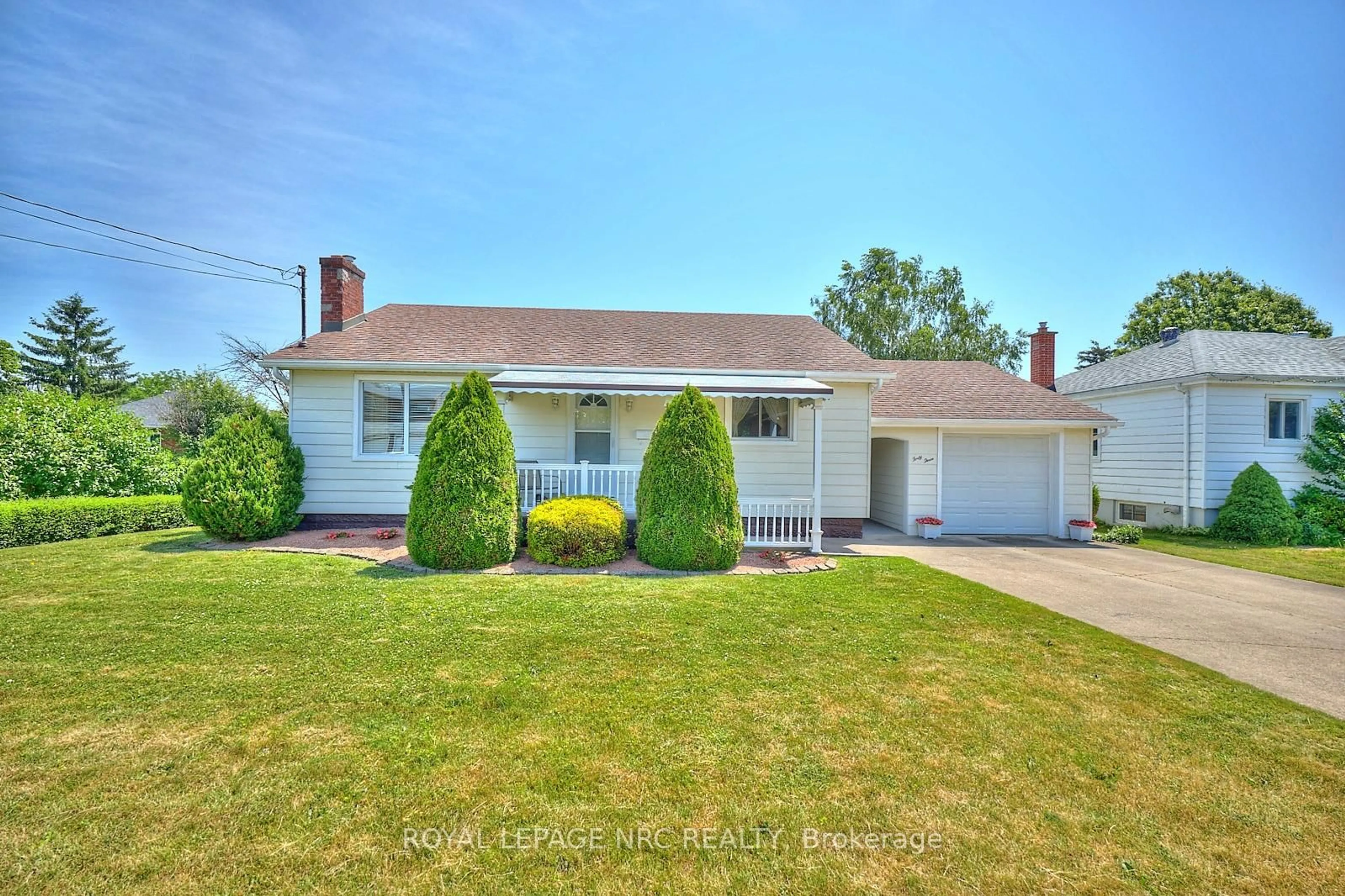 Home with vinyl exterior material, street for 43 Silver St, Port Colborne Ontario L3K 4S2