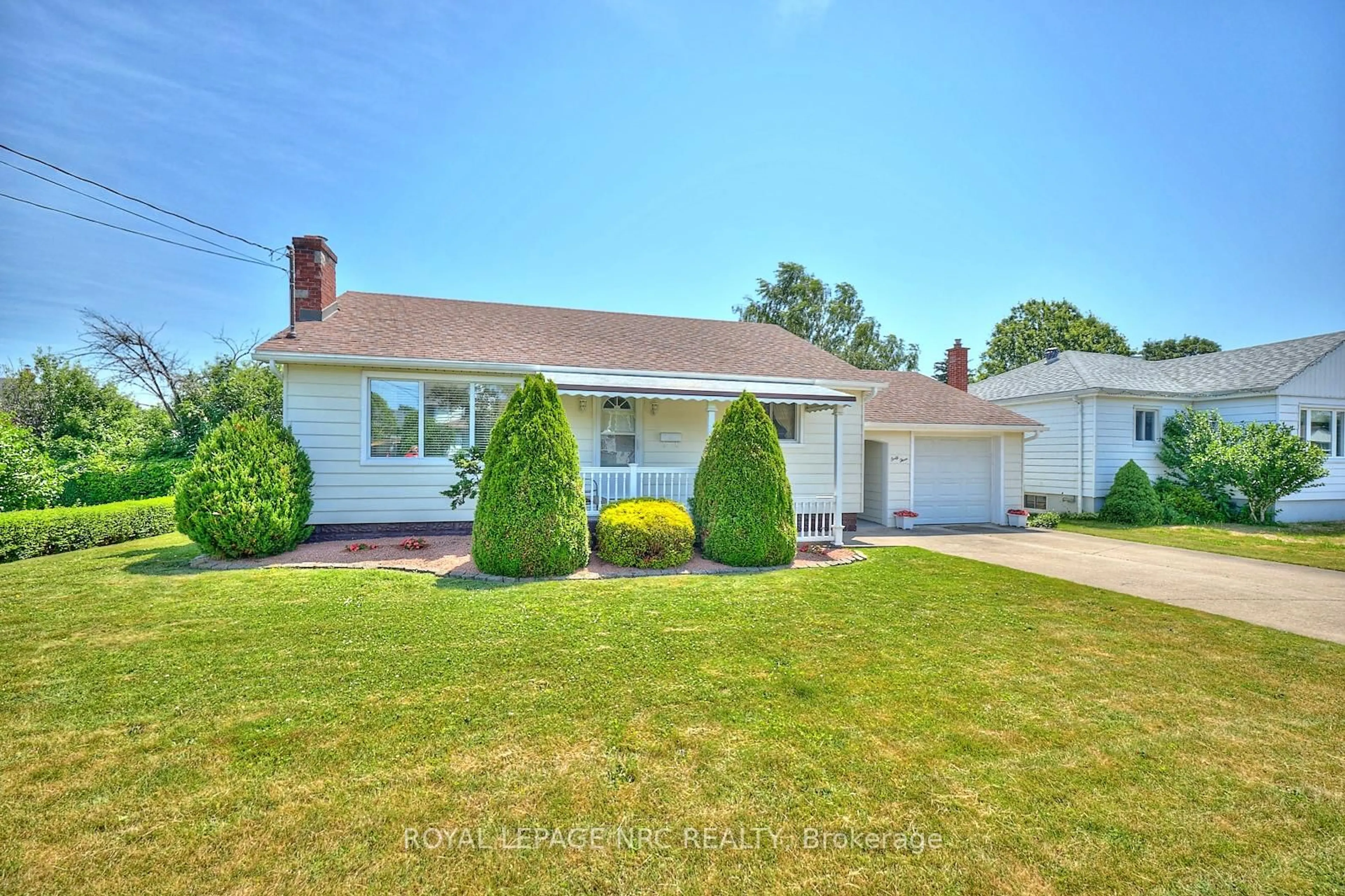 Home with vinyl exterior material, street for 43 Silver St, Port Colborne Ontario L3K 4S2