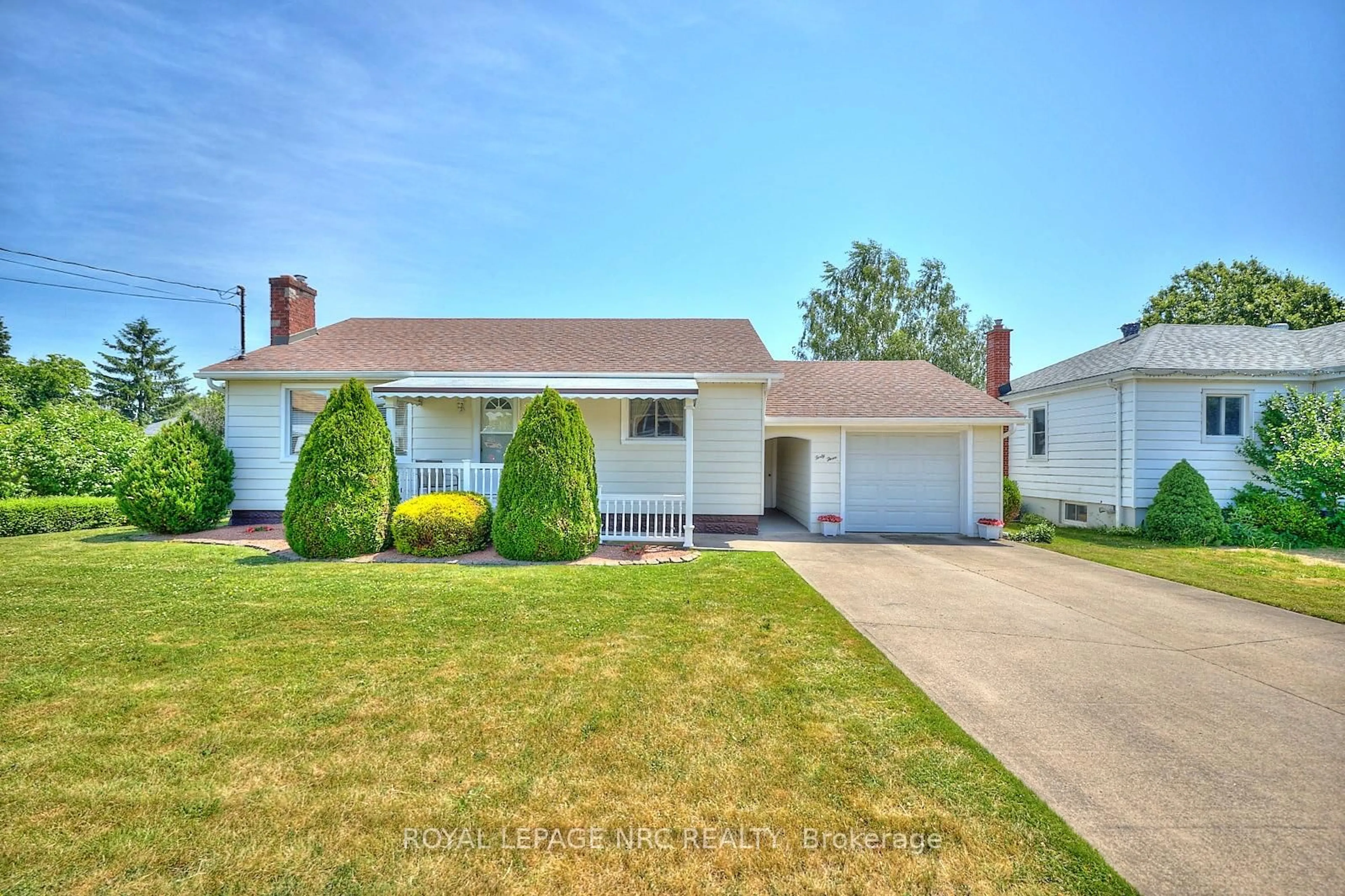 Home with vinyl exterior material, street for 43 Silver St, Port Colborne Ontario L3K 4S2