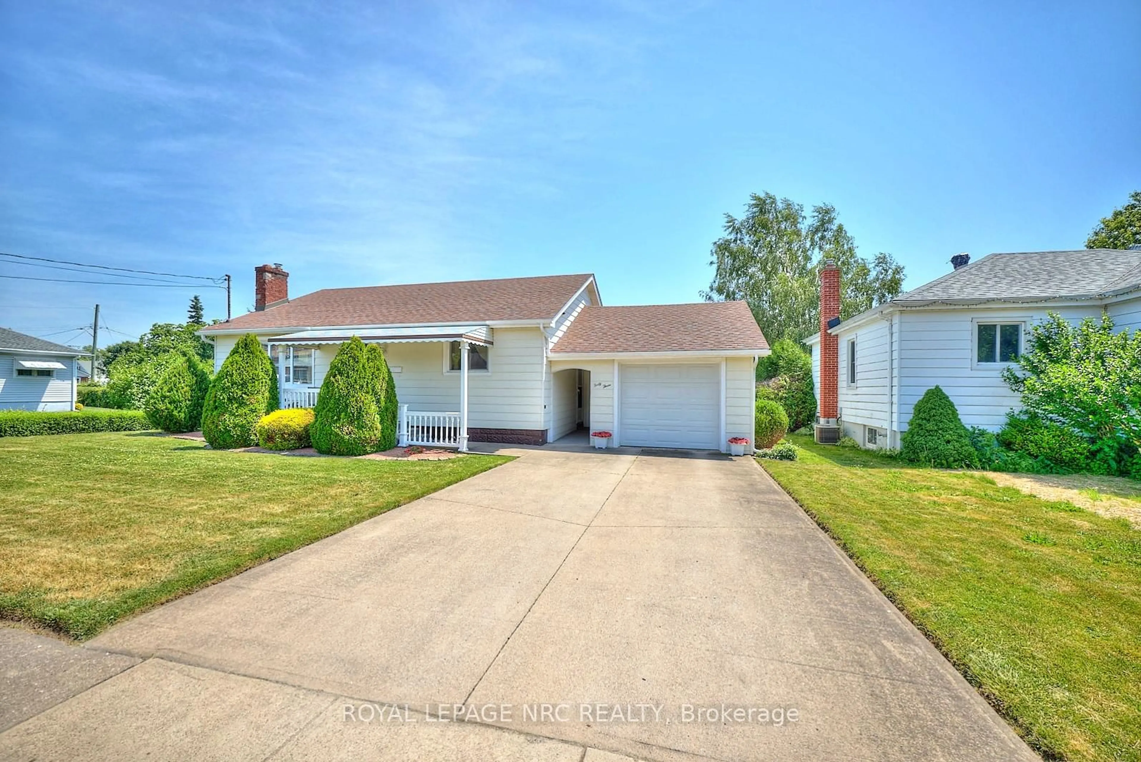 Home with vinyl exterior material, street for 43 Silver St, Port Colborne Ontario L3K 4S2