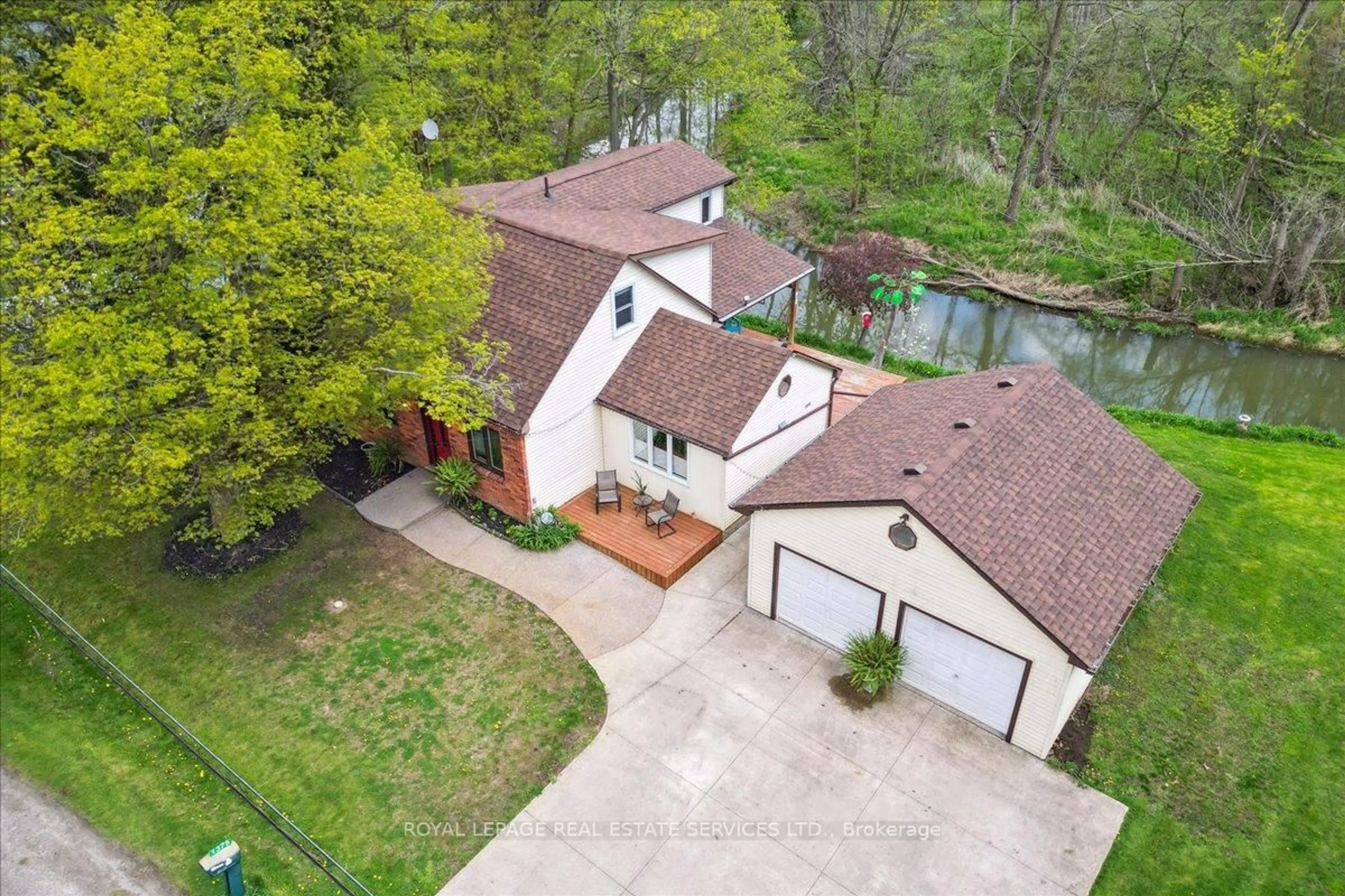 A pic from outside/outdoor area/front of a property/back of a property/a pic from drone, water/lake/river/ocean view for 1375 Woodburn Rd, Hamilton Ontario L0R 1P0