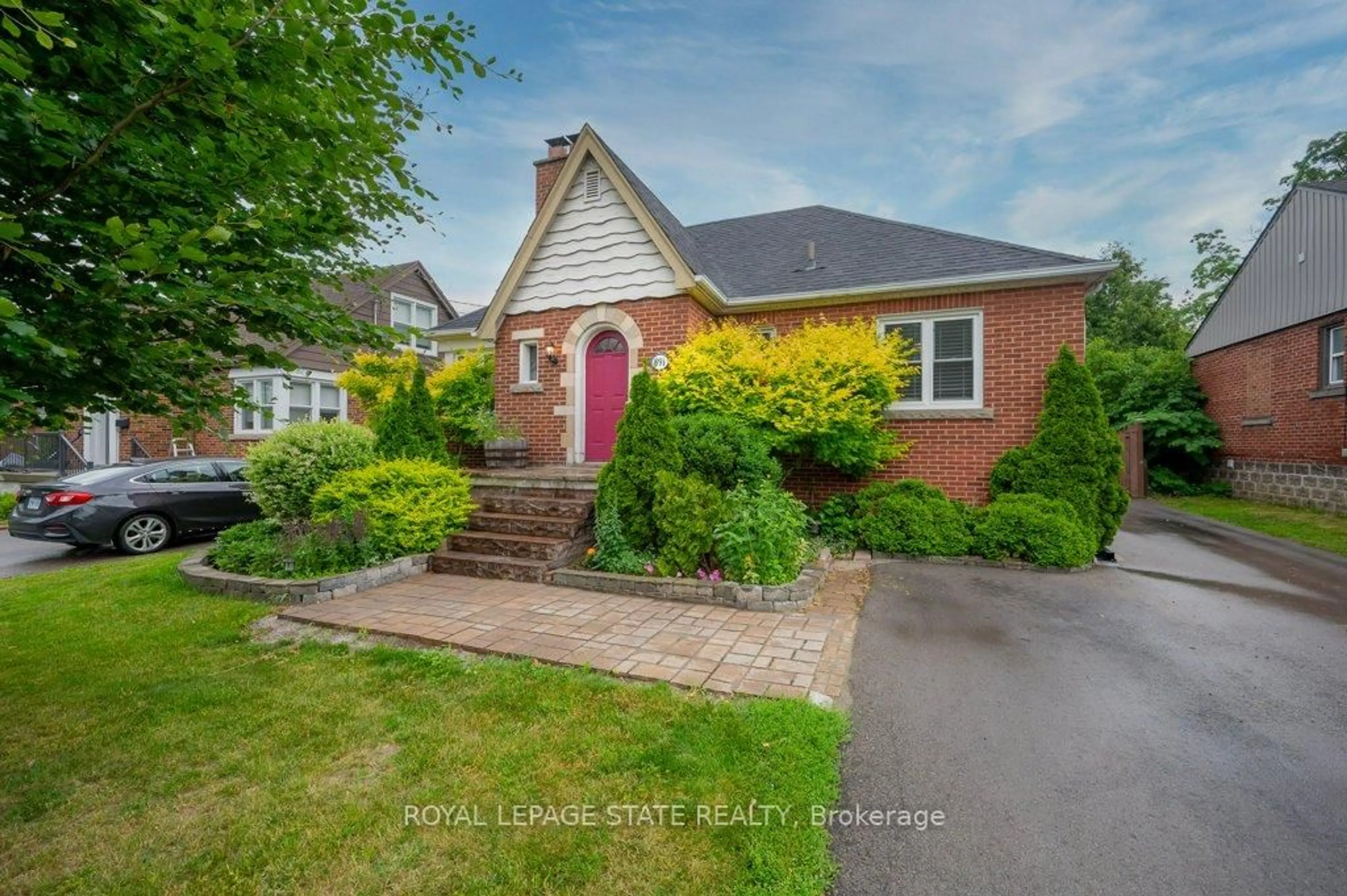 Home with brick exterior material, street for 891 Garth St, Hamilton Ontario L9C 4L1