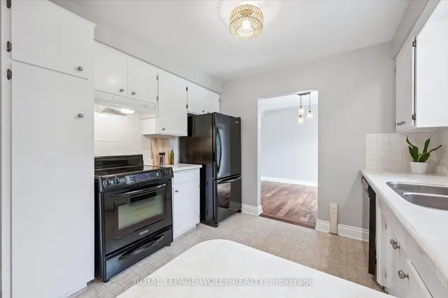 Additional image 27 of 29 Strathcona Cres