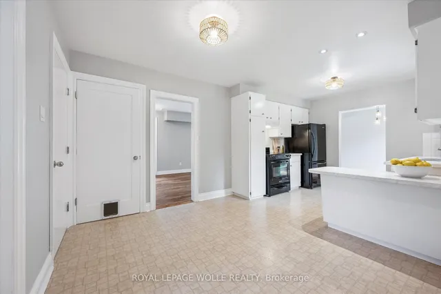 Additional image 25 of 29 Strathcona Cres