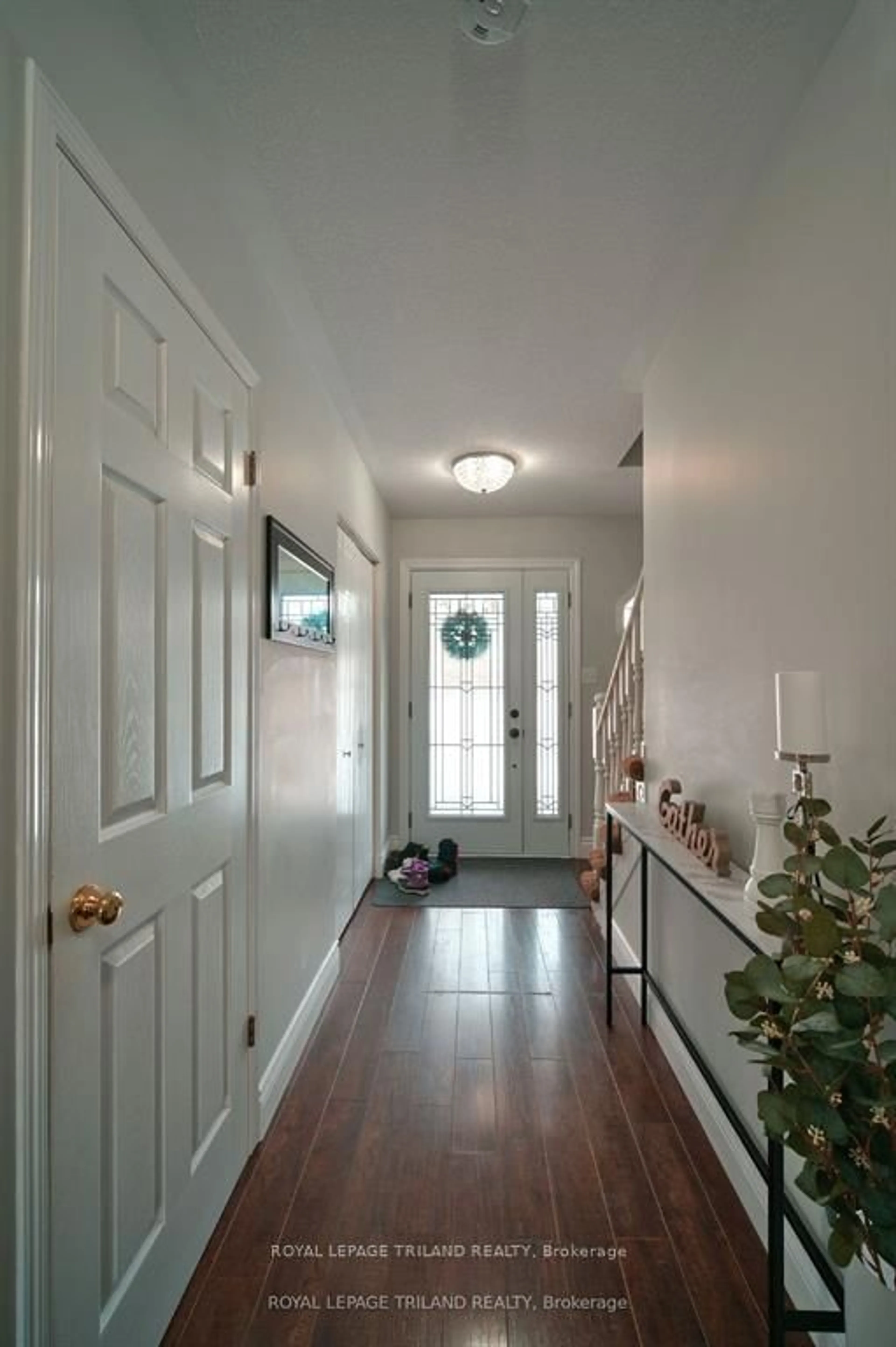 Indoor entryway for 58 Stonehenge Crt, London East Ontario N5V 4M6