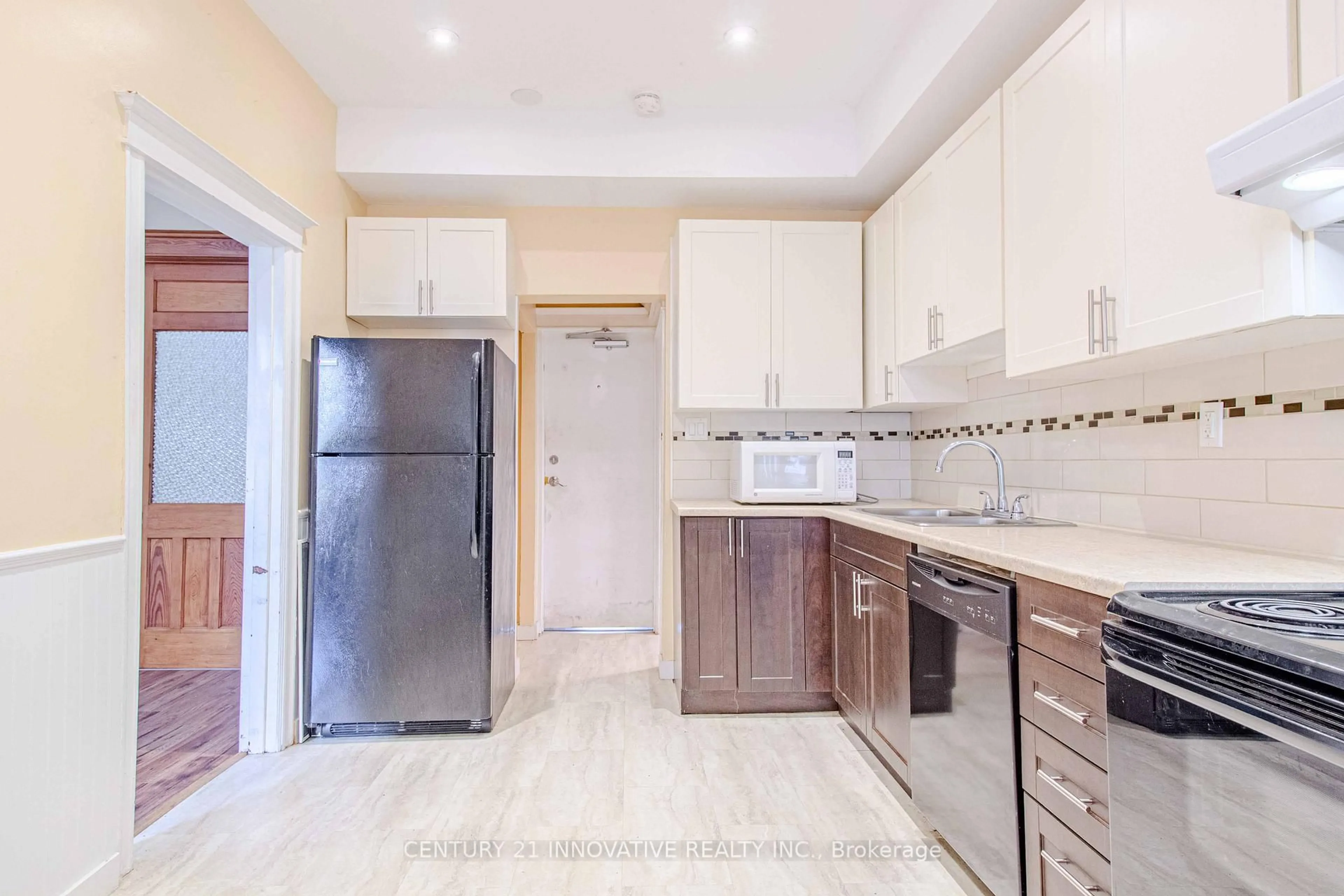 Standard kitchen, ceramic/tile floor for 65 Aikman Ave, Hamilton Ontario L8M 1P8