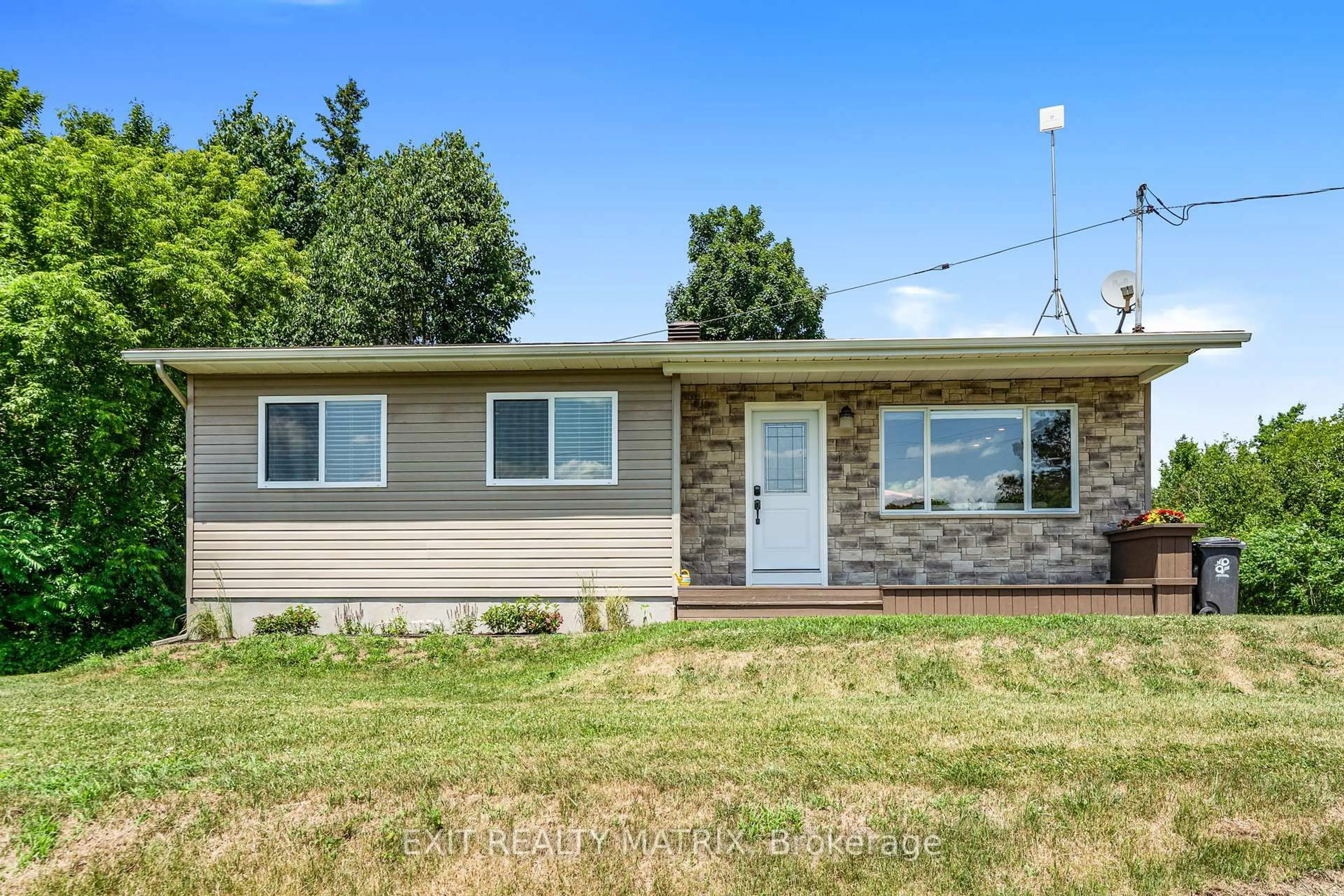 Home with vinyl exterior material, street for 571 Lac George Rd, Alfred and Plantagenet Ontario K0B 1L0