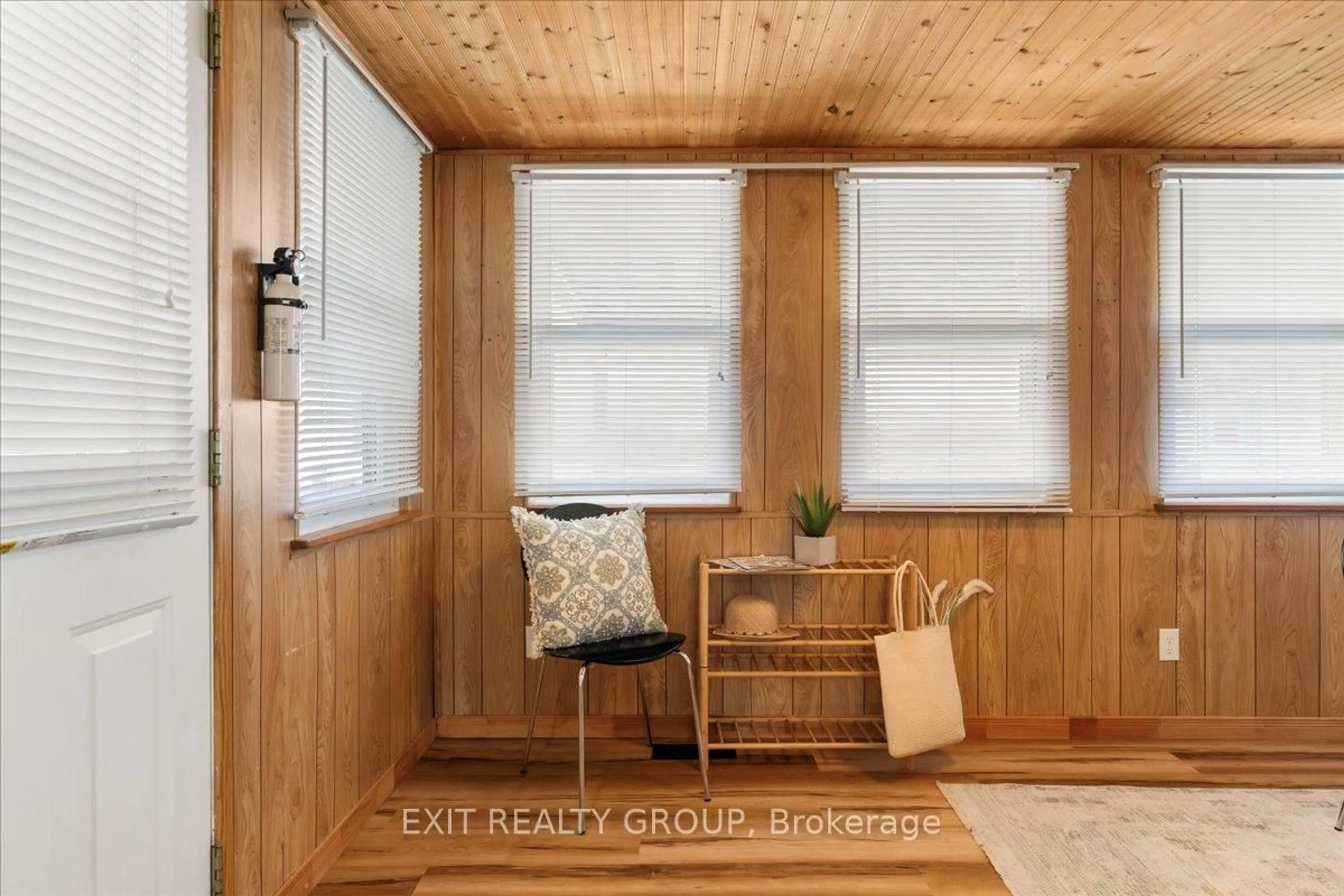 Indoor entryway for 7 Finch Lane, Quinte West Ontario K8N 4Z3