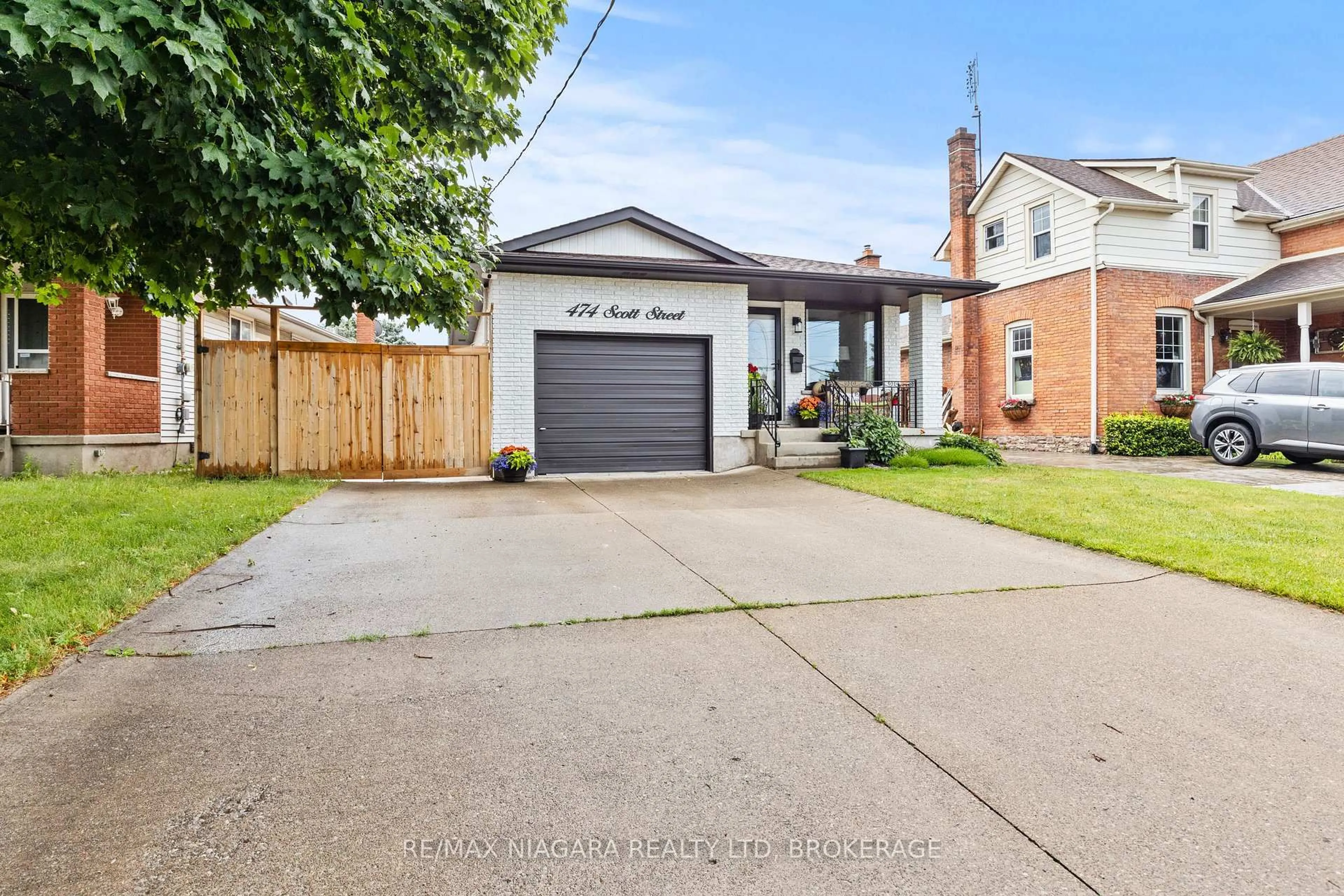 Home with brick exterior material, street for 474 Scott St, St. Catharines Ontario L2M 3X2
